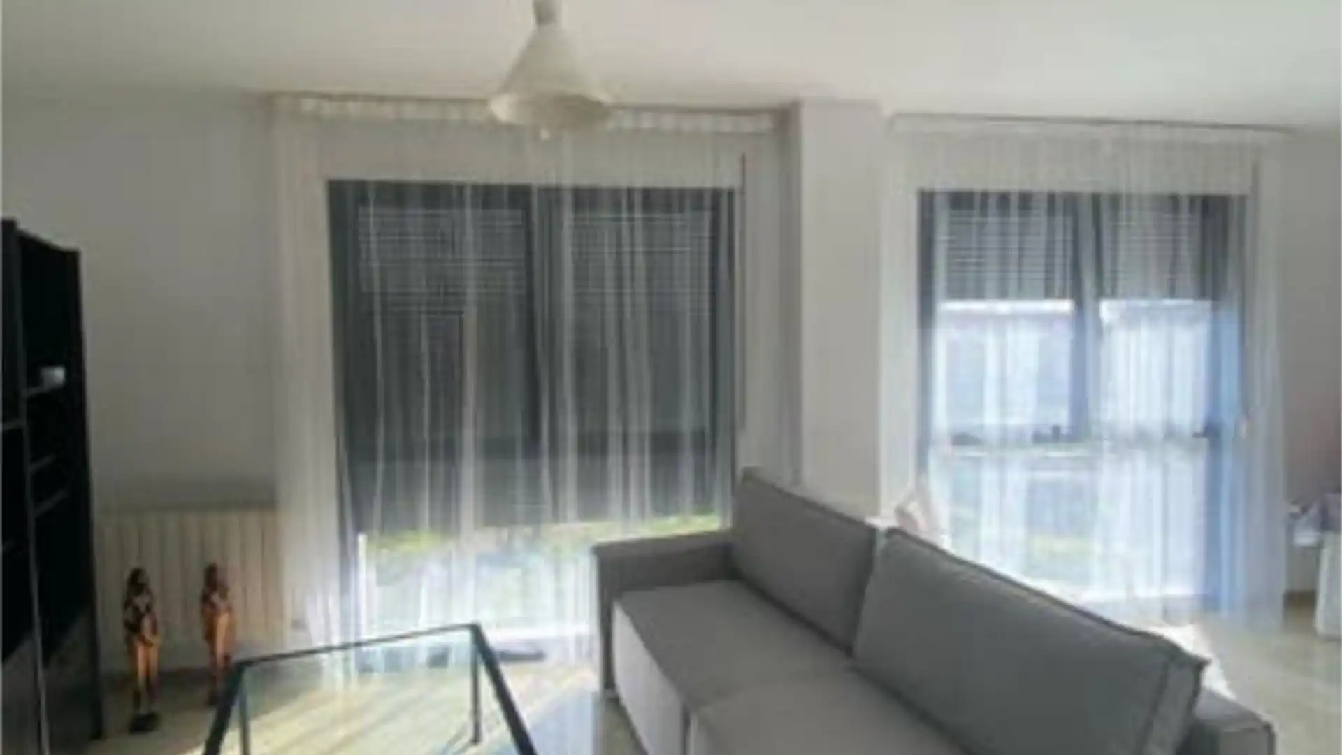 Sala de estar de Apartamento de alquiler en  Granada Capital con Calefacción y Amueblado