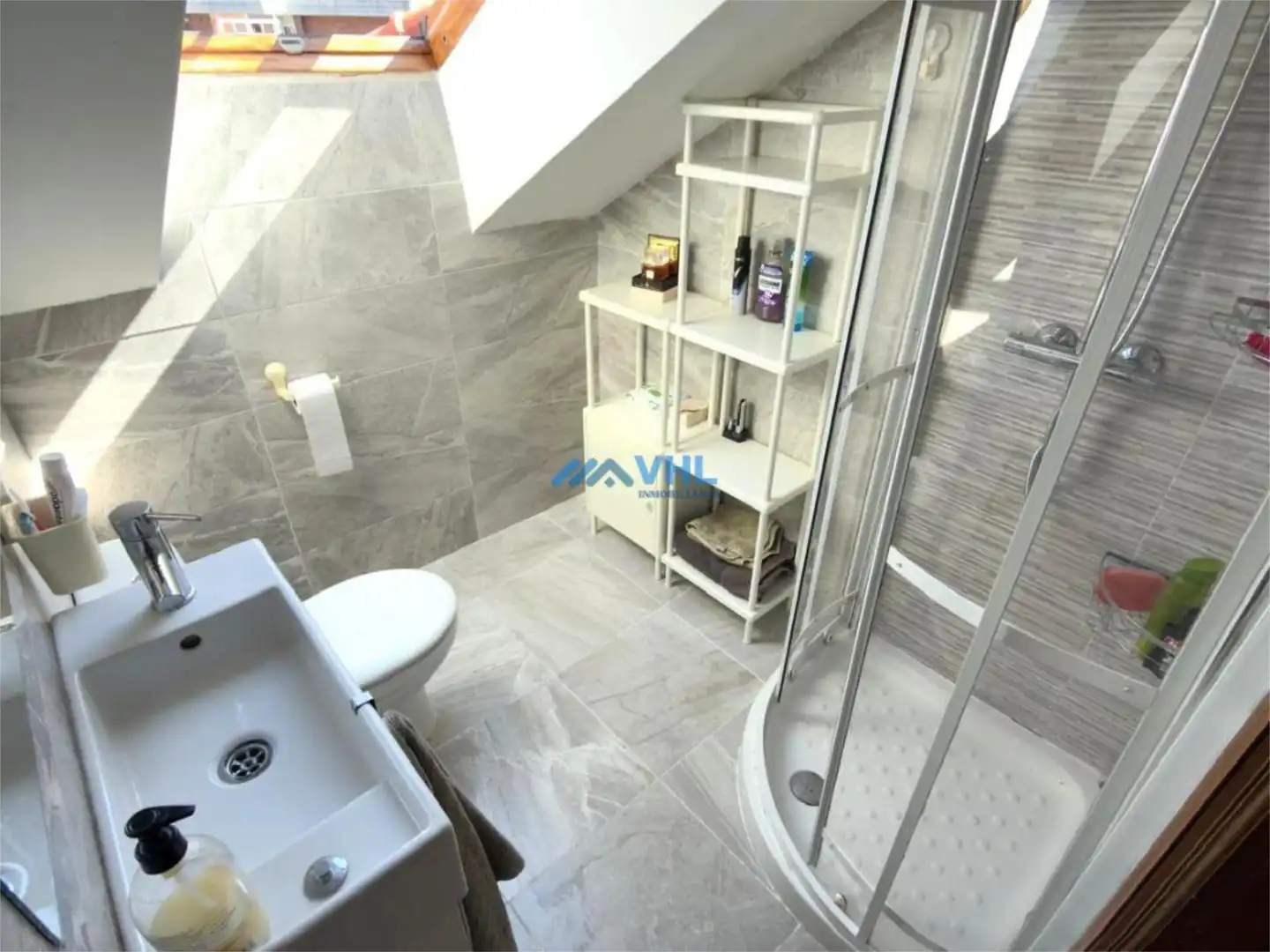 Baño de Piso en venta en Castro-Urdiales con Calefacción, Parquet y Balcón