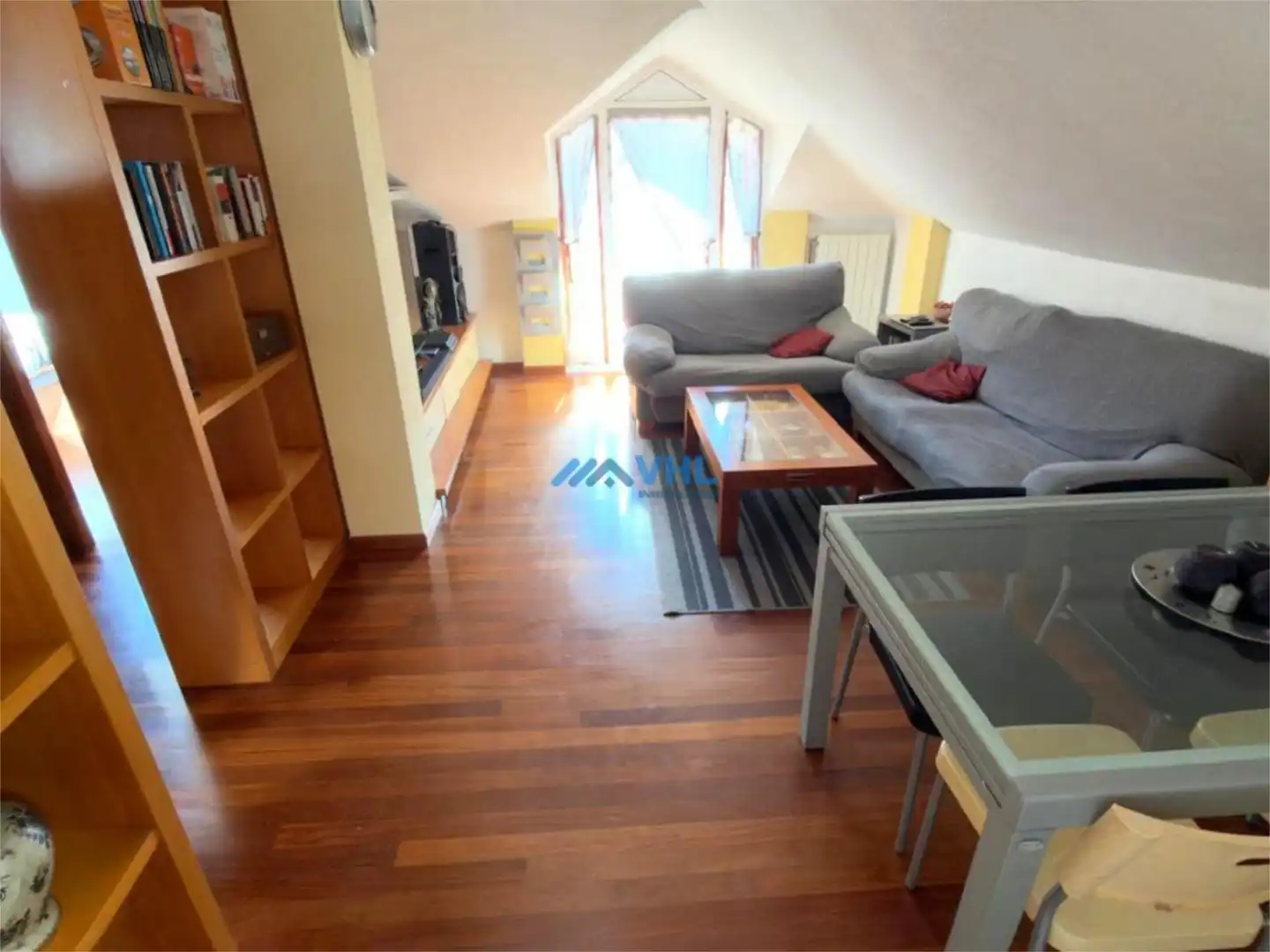 Sala de estar de Piso en venta en Castro-Urdiales con Calefacción, Parquet y Balcón