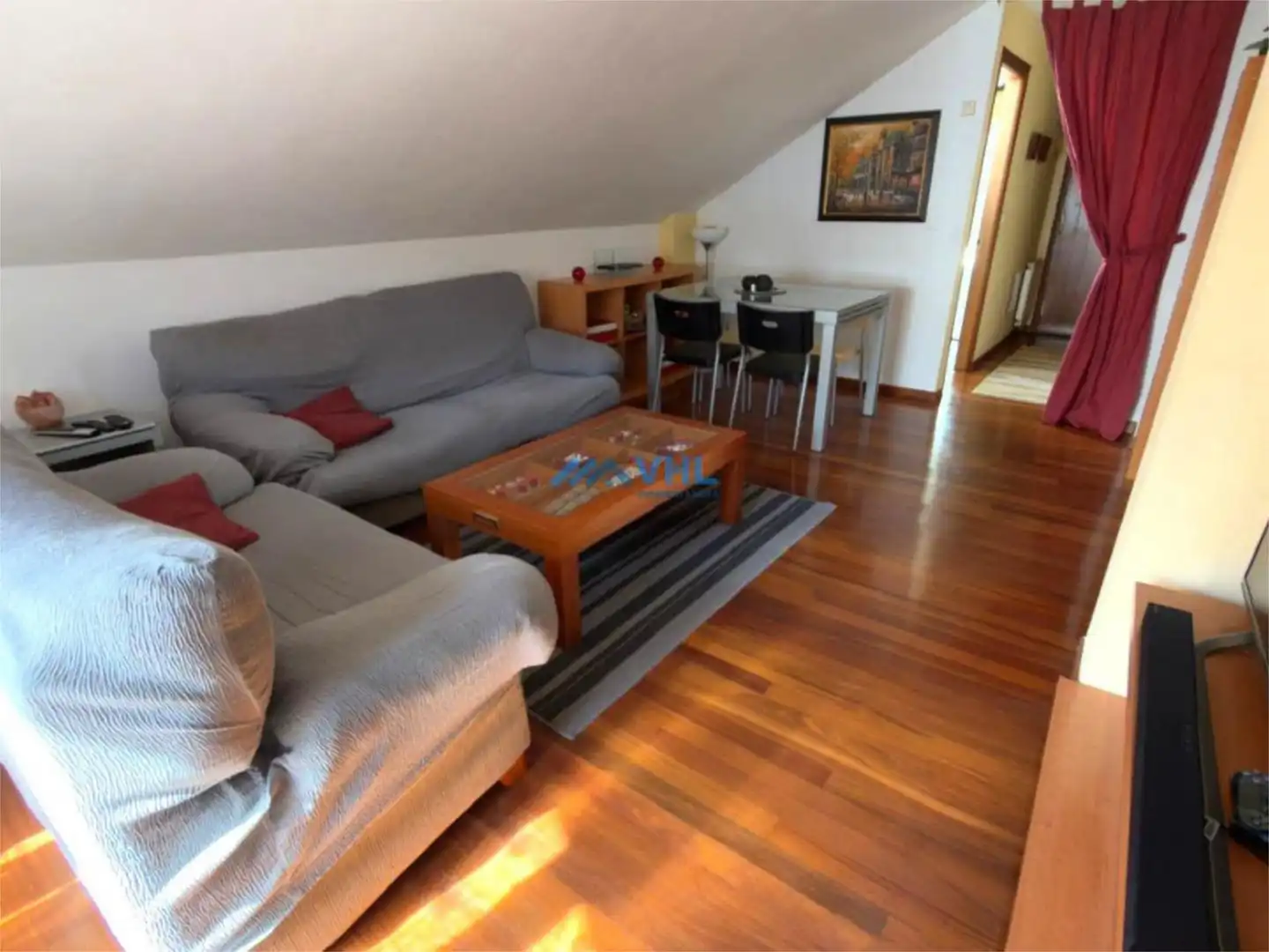 Sala de estar de Piso en venta en Castro-Urdiales con Calefacción, Parquet y Balcón