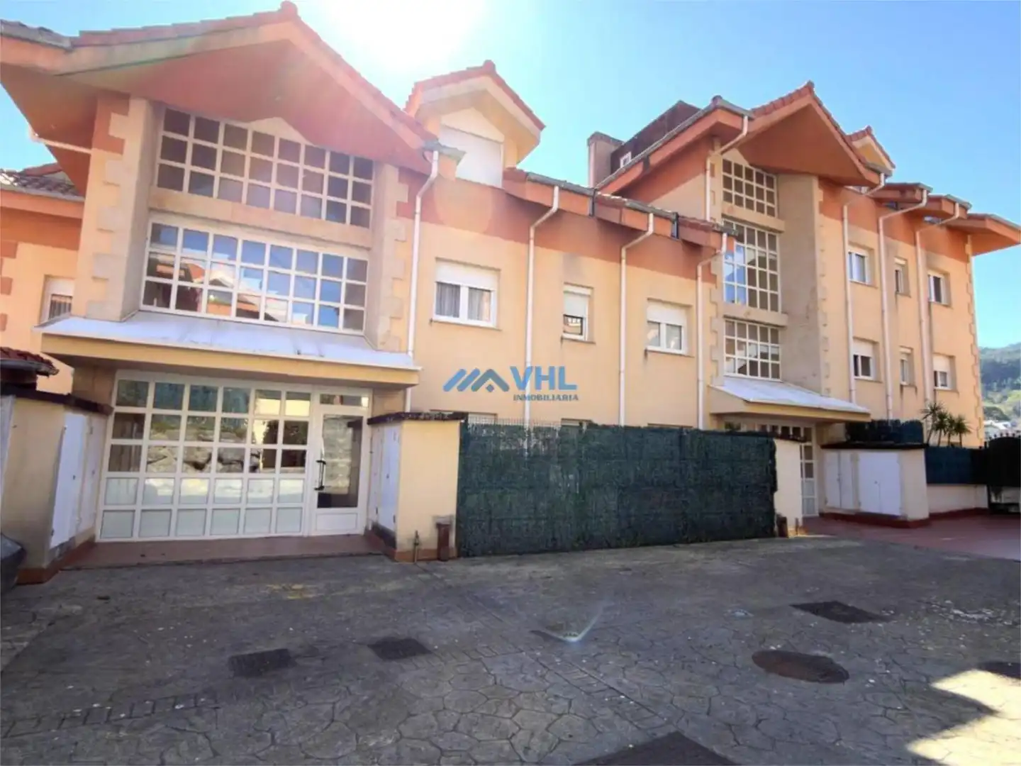 Vista exterior de Piso en venta en Castro-Urdiales con Calefacción, Parquet y Balcón