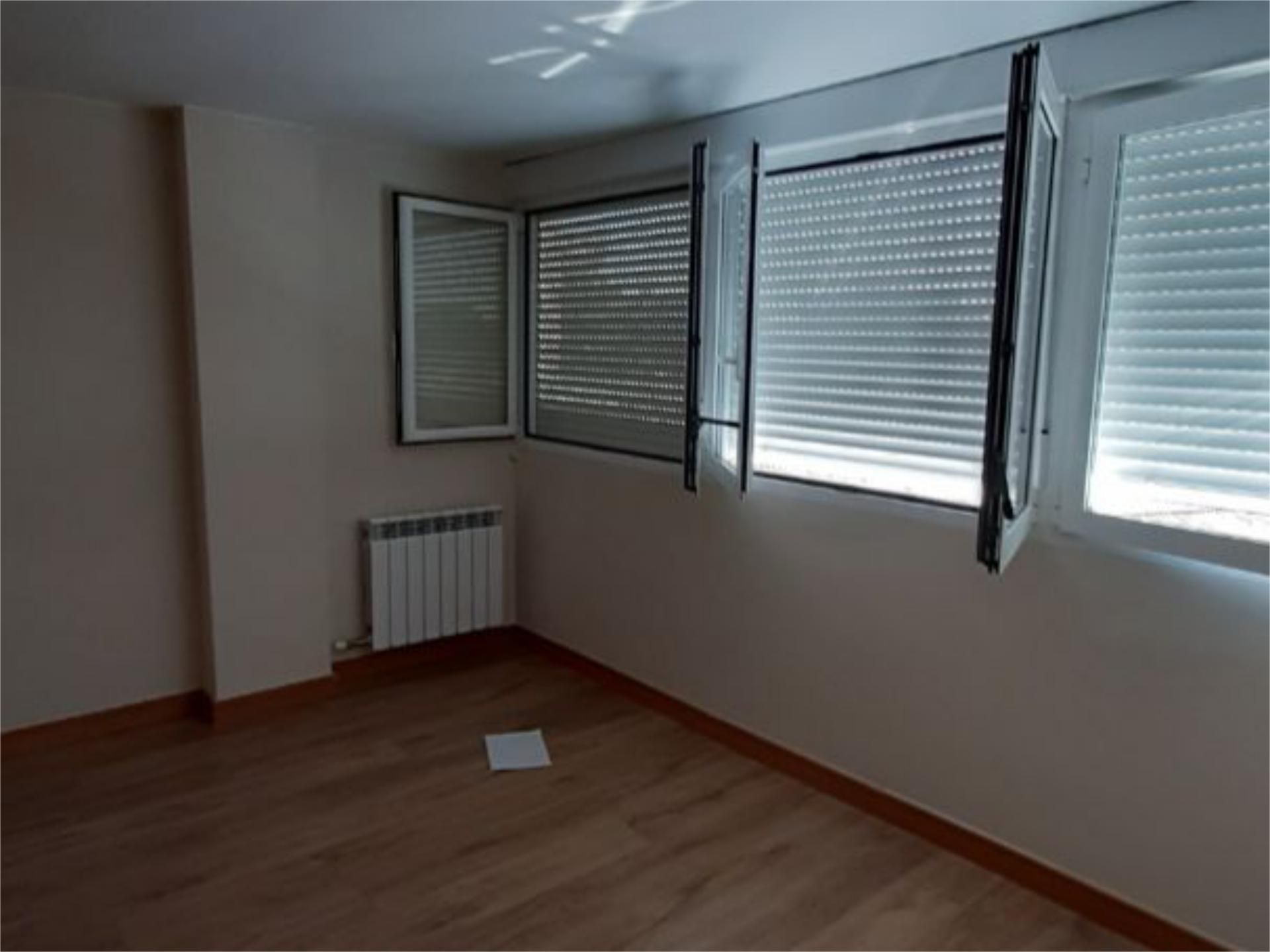 Flat for rent in Avenida de San Juan de la Peña, 184, Avda. Cataluña Bedroom of Flat for rent in Zaragoza Capital with Air Conditioner, Heating and Video intercom