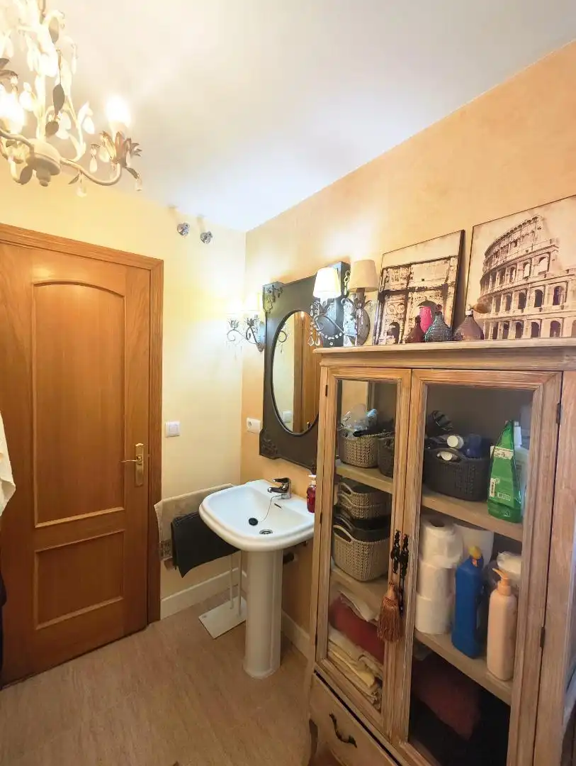 Baño de Piso en venta en Lucena con Parquet, Trastero y Horno
