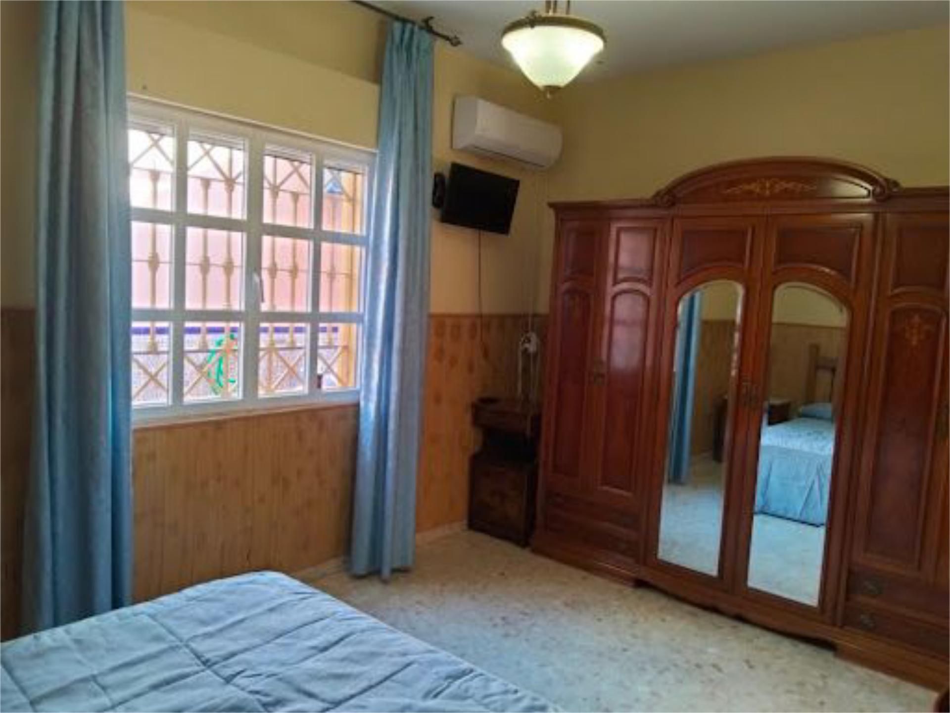 Single-family semi-detached for rent in Avenida Ingeniero José Luis Prats, 1, Arenal - La Pólvora Bedroom of Single-family semi-detached for rent in Dos Hermanas with Air Conditioner, Heating and Terrace