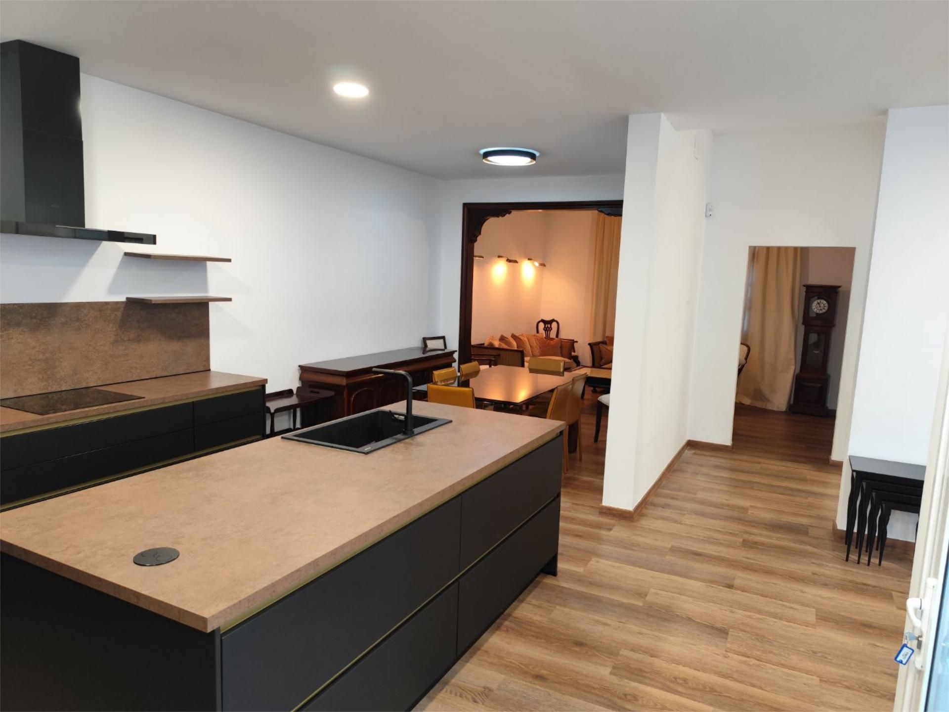 Casa adosada en venda a Calle Padre José de Sosa, 10, Vegueta Cuina de Casa adosada en venda en Las Palmas de Gran Canaria amb Terrassa i Traster