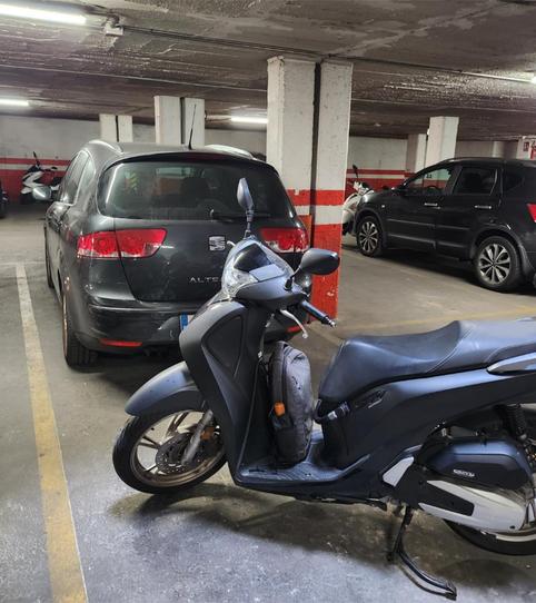 Foto 2 de Garaje de alquiler en Carrer de Les Arts I Els Oficis, 26, Centre, L'Hospitalet de Llobregat