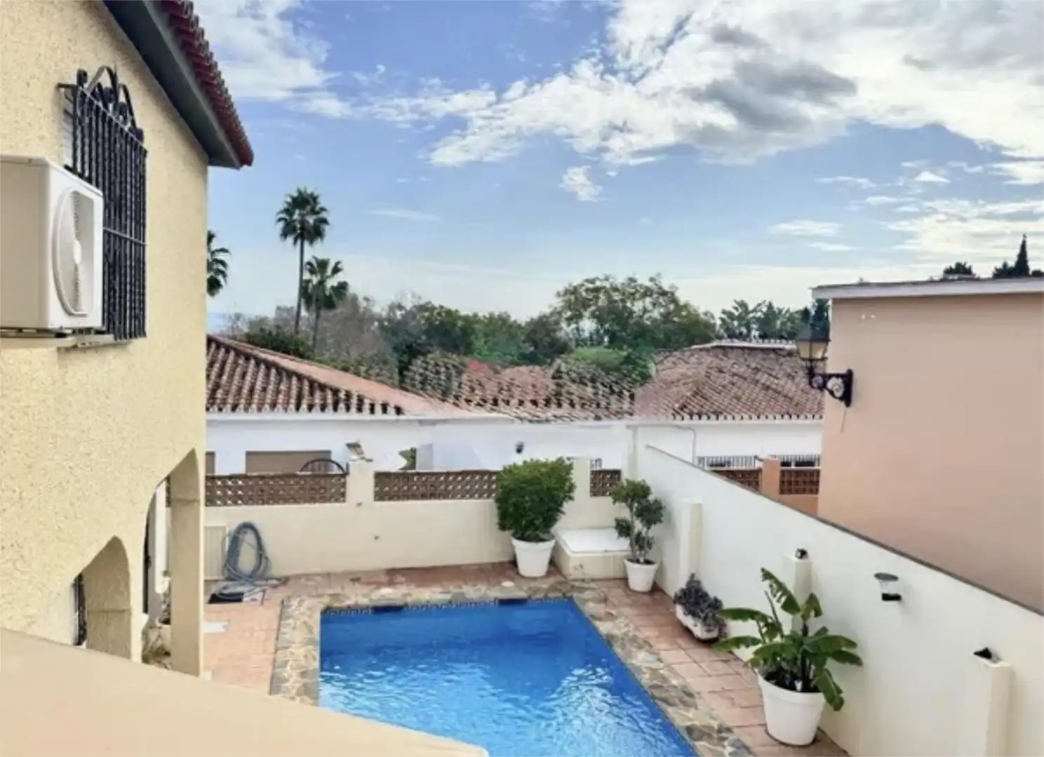 Casa o chalet en venta en Calle Poniente, 3, Solymar Vista exterior de Casa o chalet en venta en Benalmádena con Aire acondicionado, Terraza y Piscina