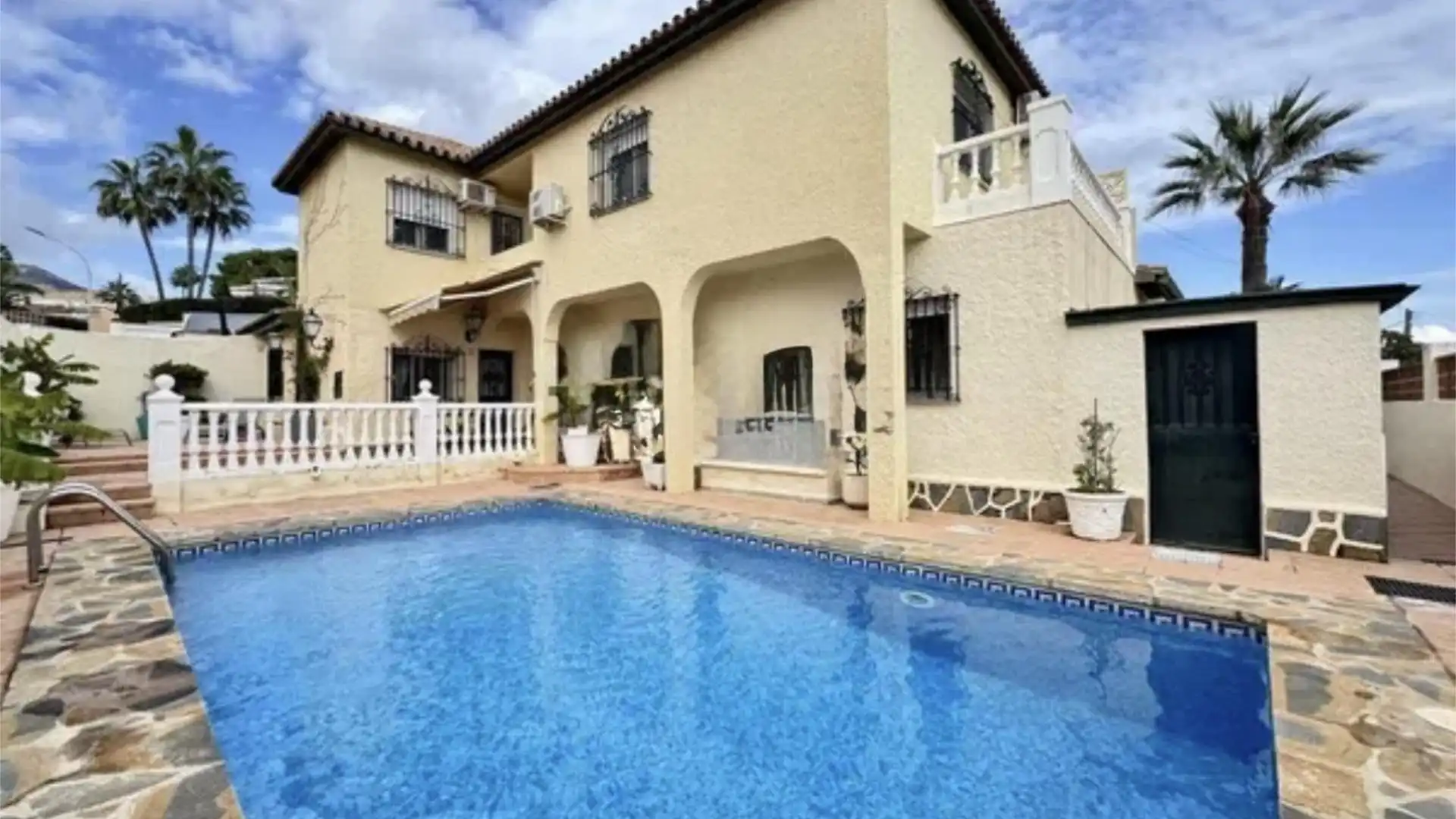 Houses for sale in Calle Poniente, 3, Solymar Exterior view of Houses for sale in Benalmádena with Air Conditioner, Terrace and Swimming Pool