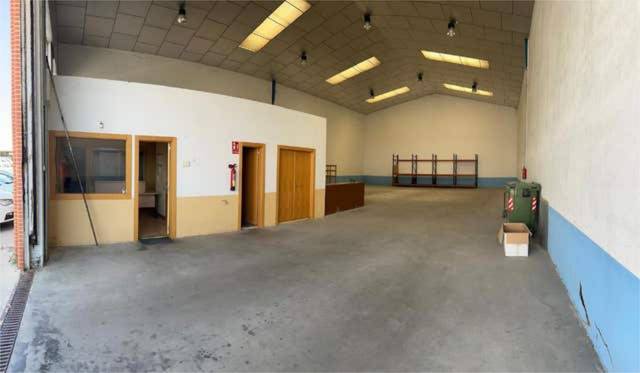Nave industrial en Alquiler en Roales