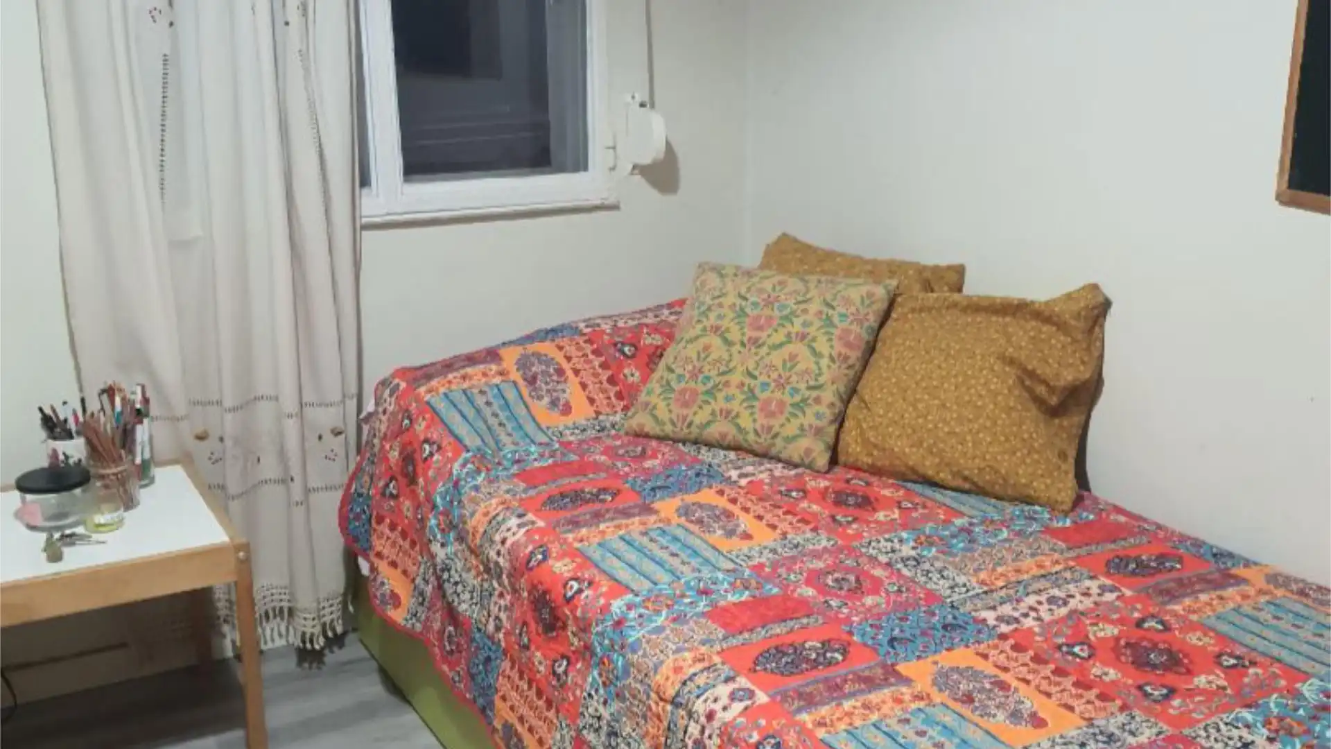 Bedroom of Flat for share in Velilla de San Antonio