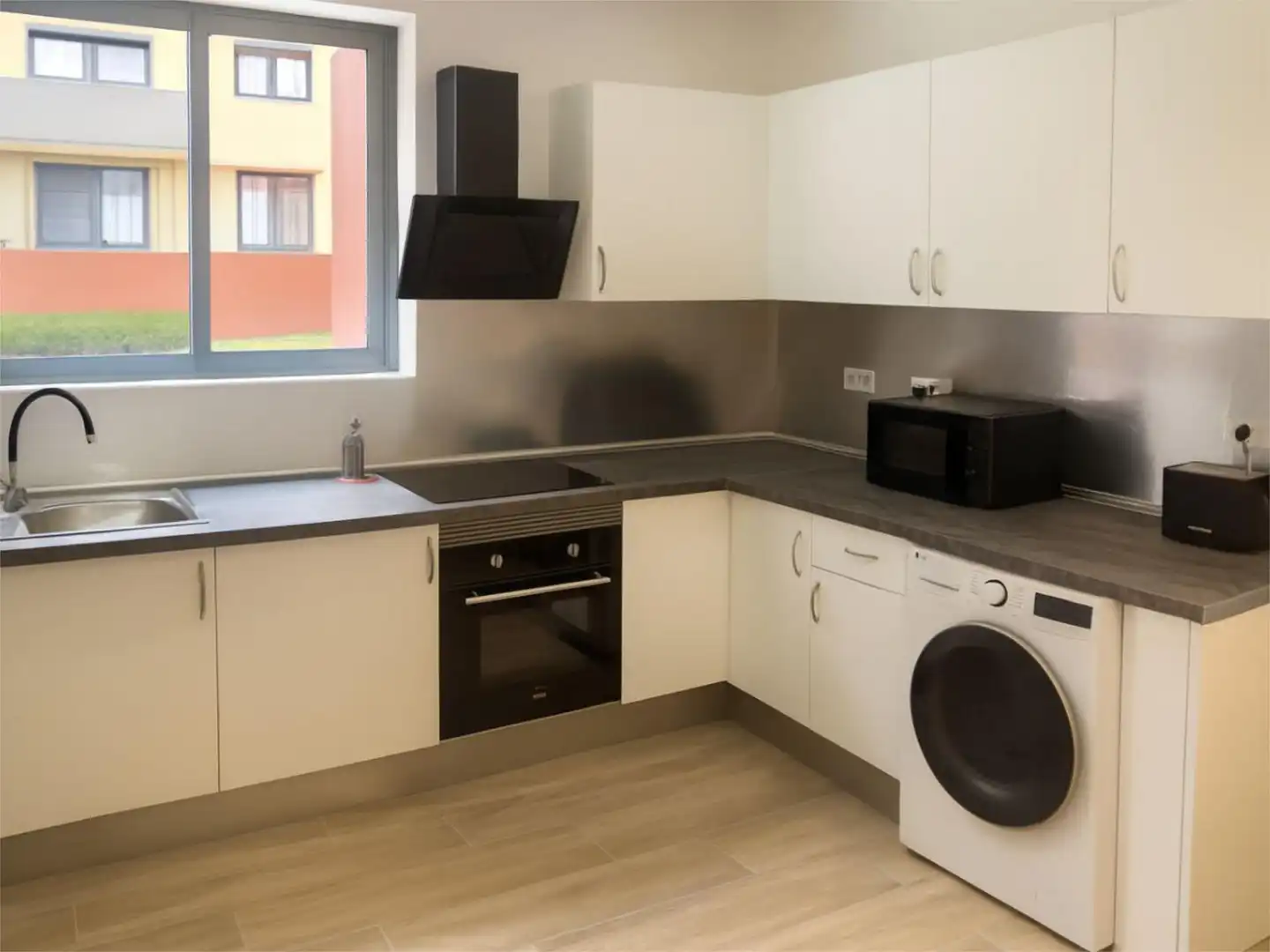 Room in Calle la Dolorosa, 8, Los Ángeles Kitchen of Flat for share in Madrid with Air Conditioner, Heating and Furnished