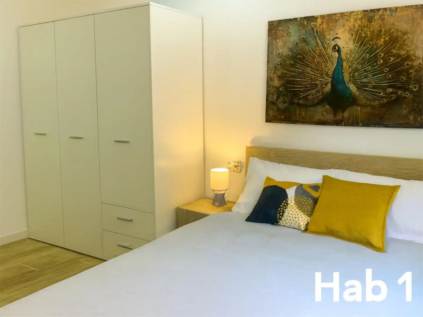 Room in Calle la Dolorosa, 8, Los Ángeles Bedroom of Flat for share in Madrid with Air Conditioner, Heating and Furnished
