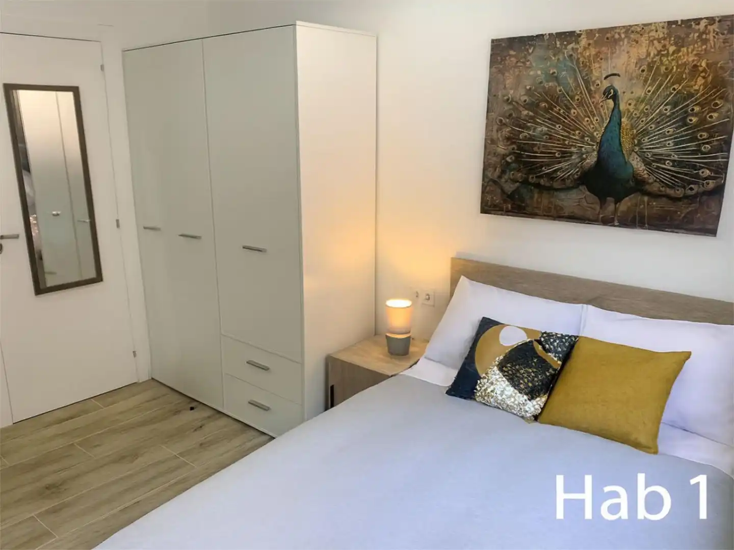 Room in Calle la Dolorosa, 8, Los Ángeles Bedroom of Flat for share in Madrid with Air Conditioner, Heating and Furnished