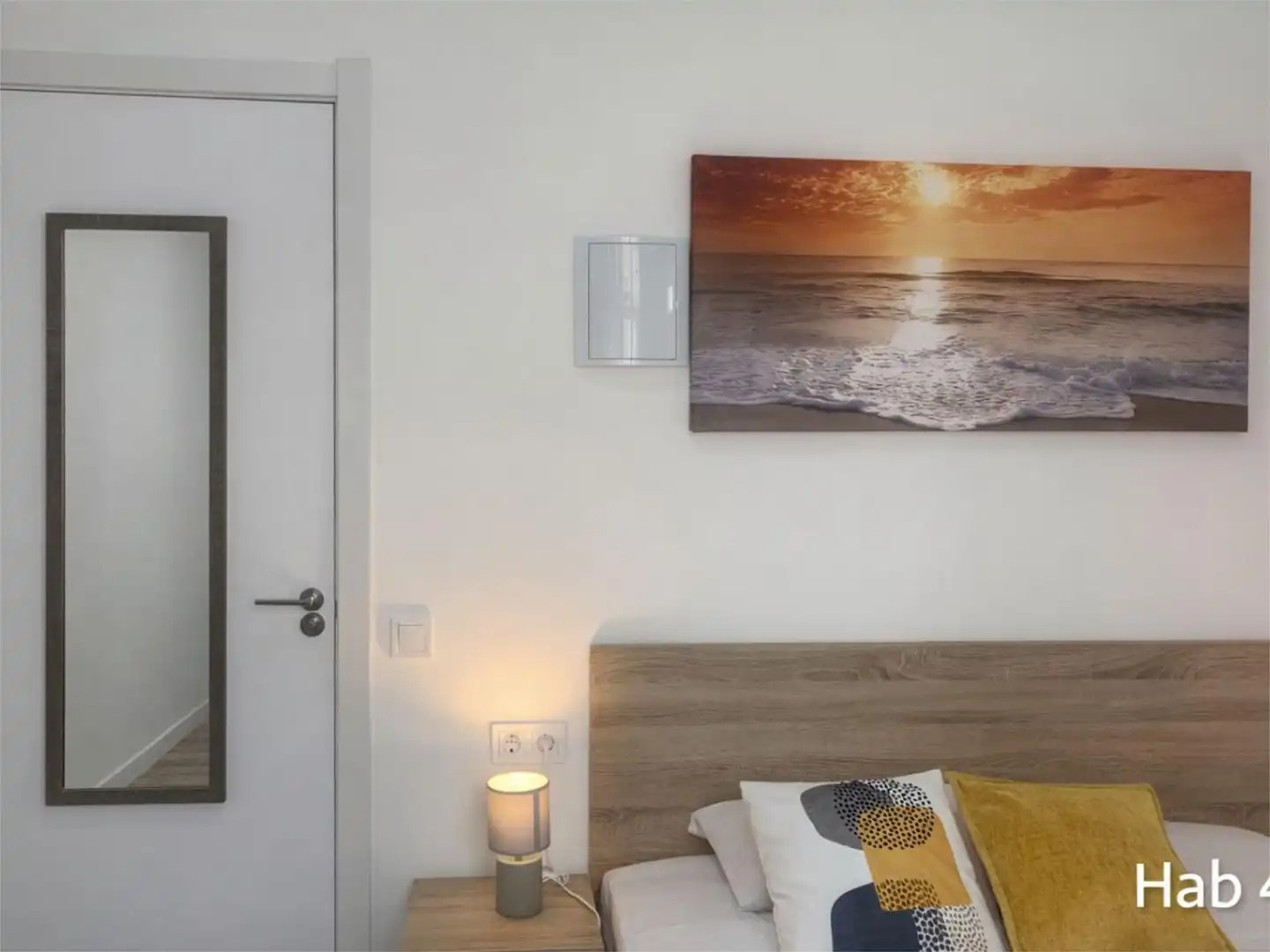 Room in Calle la Dolorosa, 8, Los Ángeles Bedroom of Flat for share in Madrid with Air Conditioner, Heating and Furnished