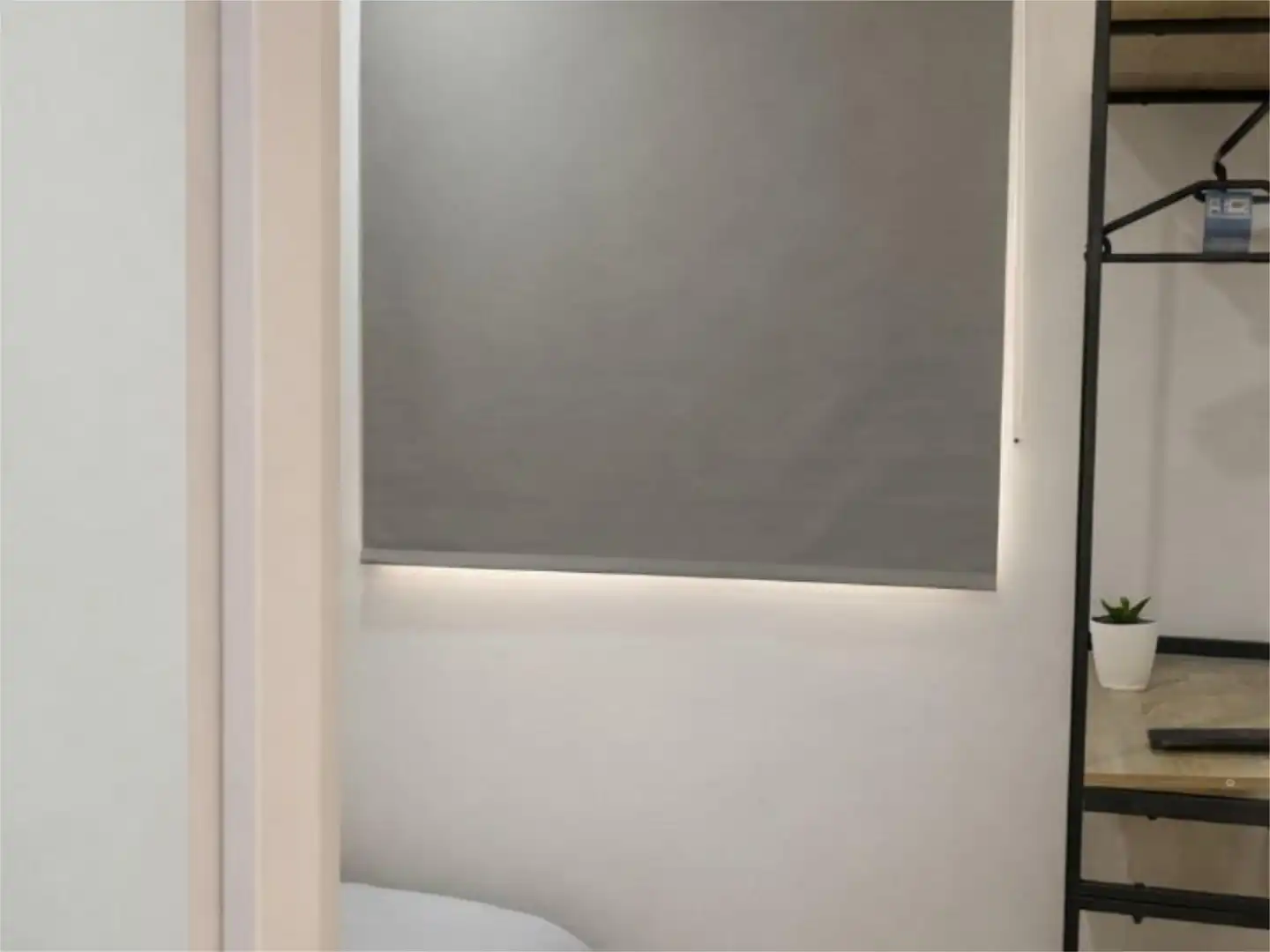 Room in Calle la Dolorosa, 8, Los Ángeles Flat for share in Madrid with Air Conditioner, Heating and Furnished