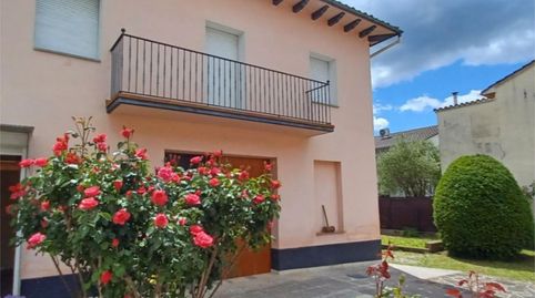 Foto 3 de Casa adosada en venda a Avinguda Sant Jordi, 252, Olot, Girona