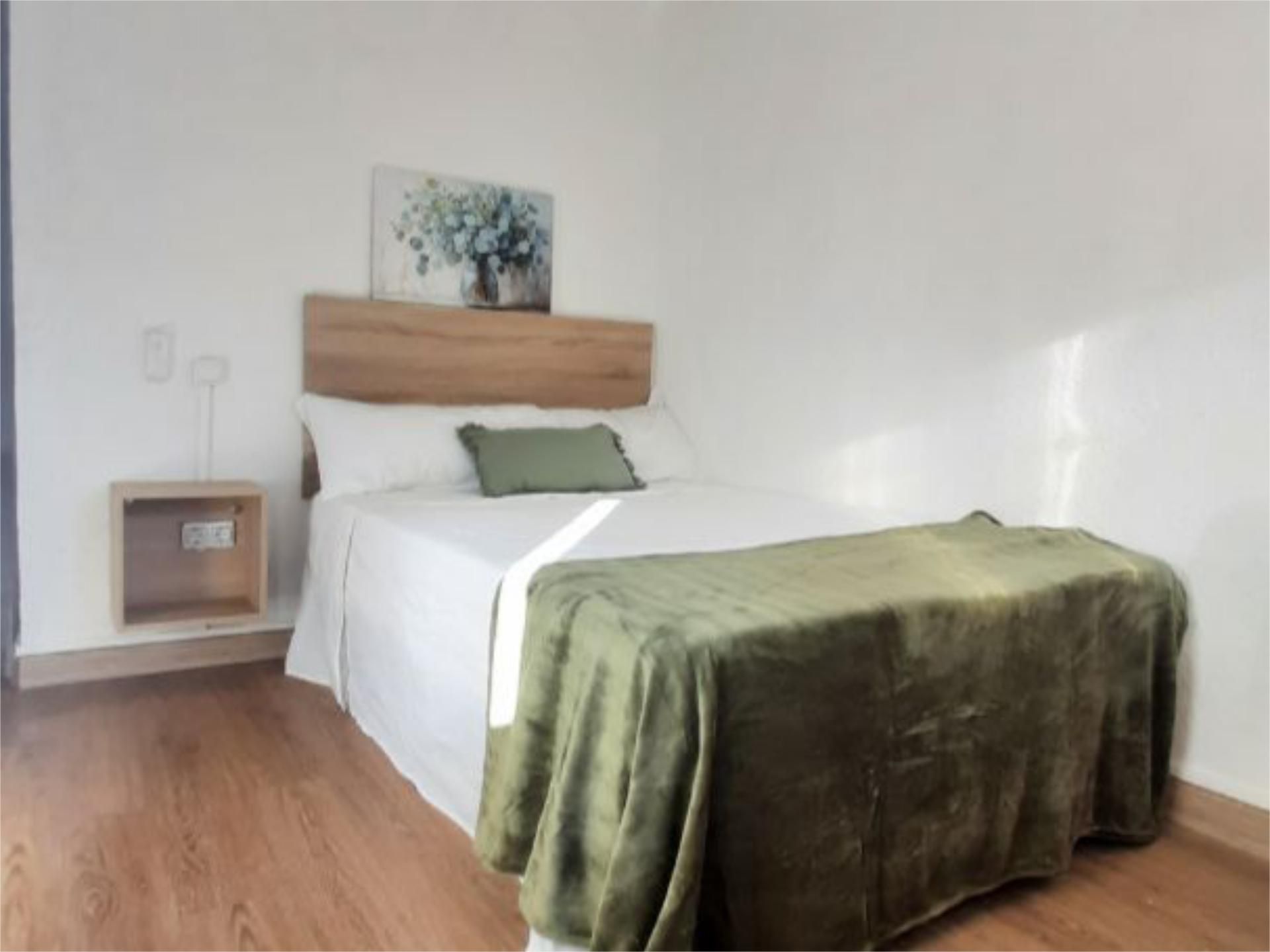 Room in Calle Río Ebro, 9, San Nicasio Bedroom of Flat for share in Leganés with Heating, Furnished and Balcony