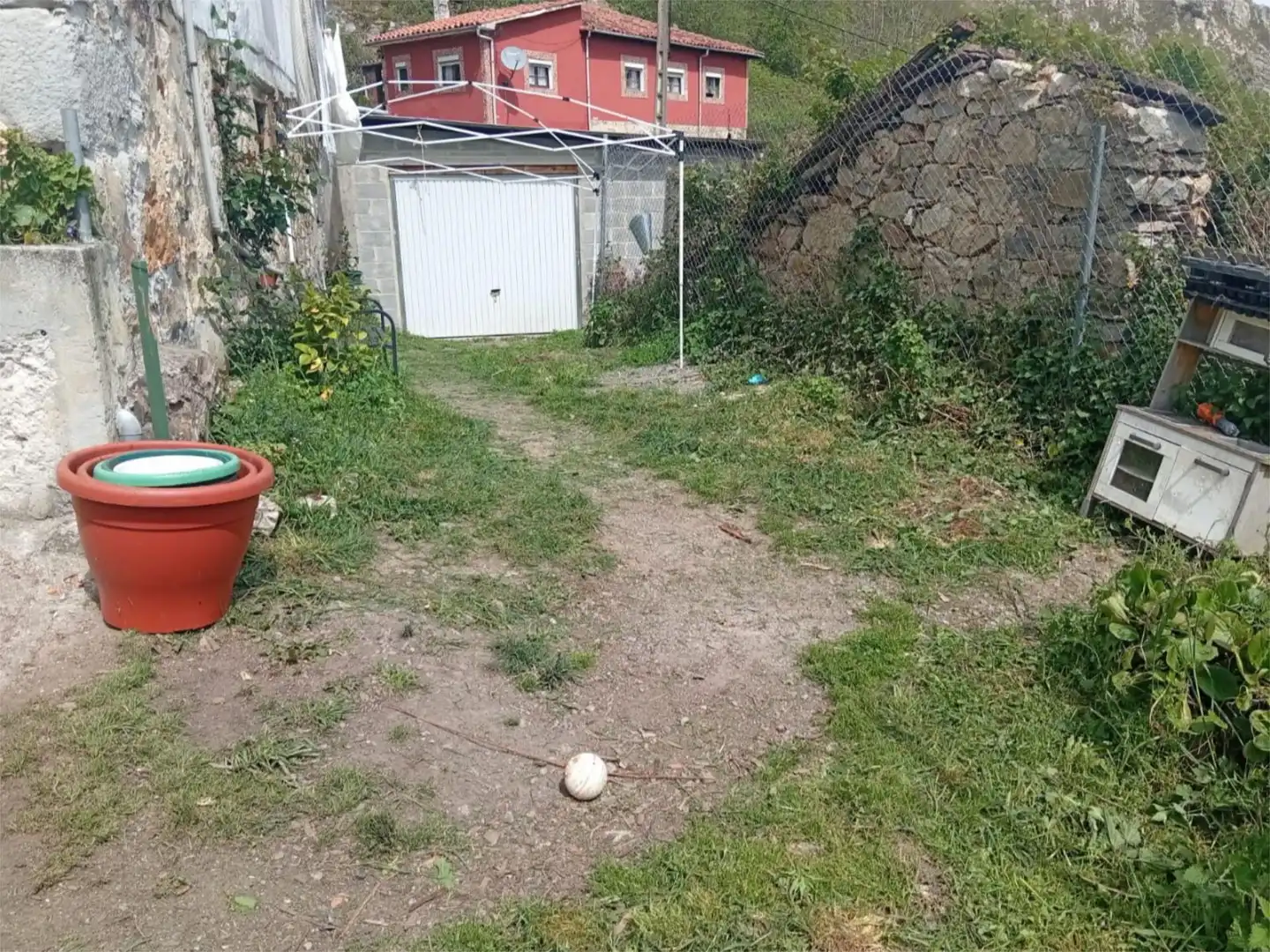 Wohnung zum Verkauf in Belmonte de Miranda mit Privatgarten und Abstellraum