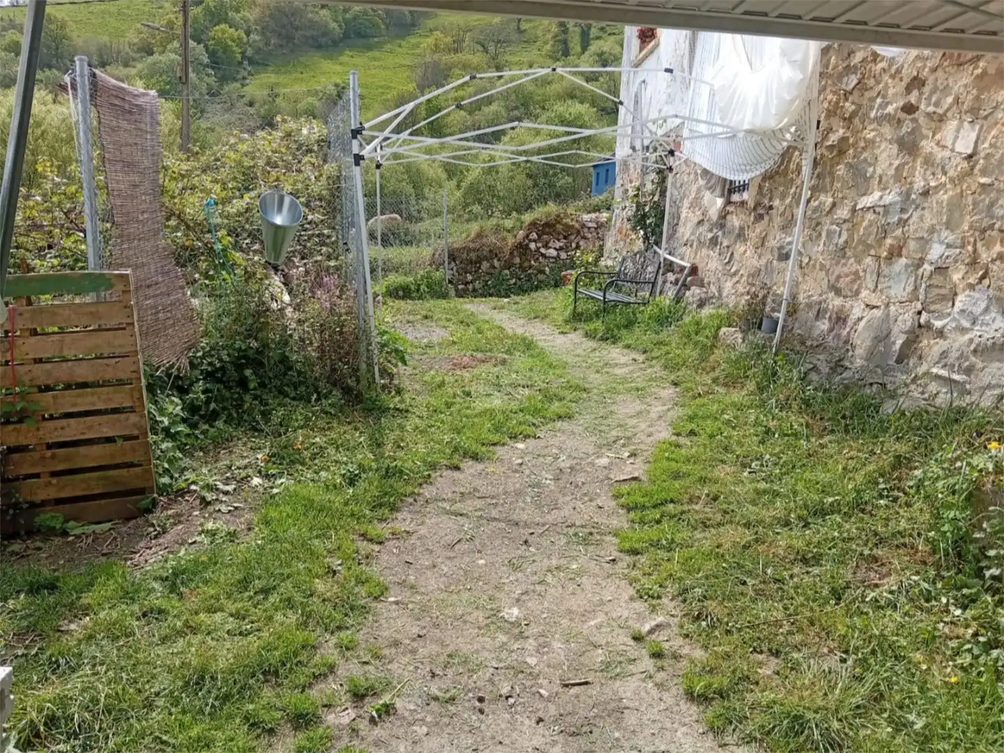 Wohnung zum Verkauf in Belmonte de Miranda mit Privatgarten und Abstellraum