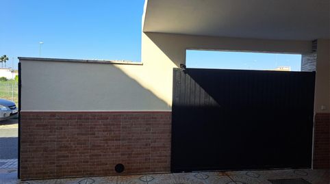 Foto 3 de Casa adosada en venda a Desconocido, 25, Carrión de los Céspedes, Sevilla