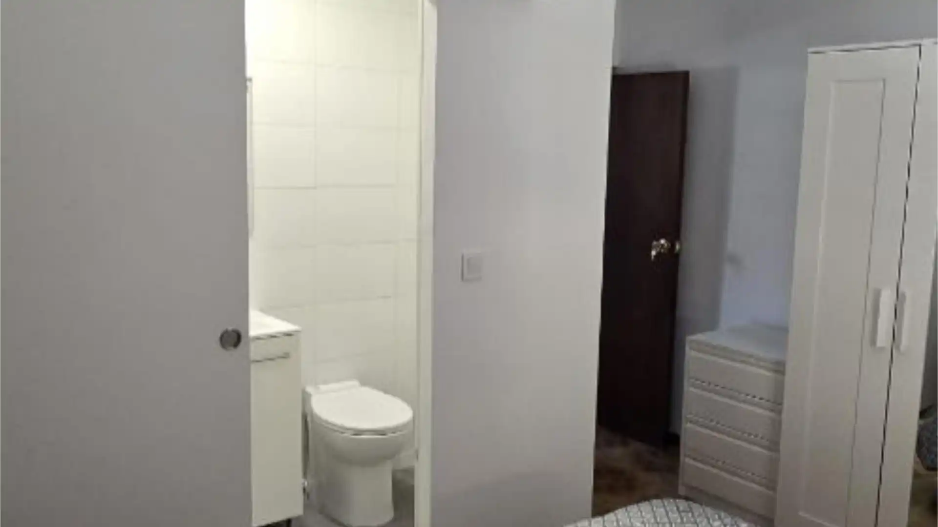 Bany de Pis per a compartir en Málaga Capital amb Moblat, Forn i Rentadora