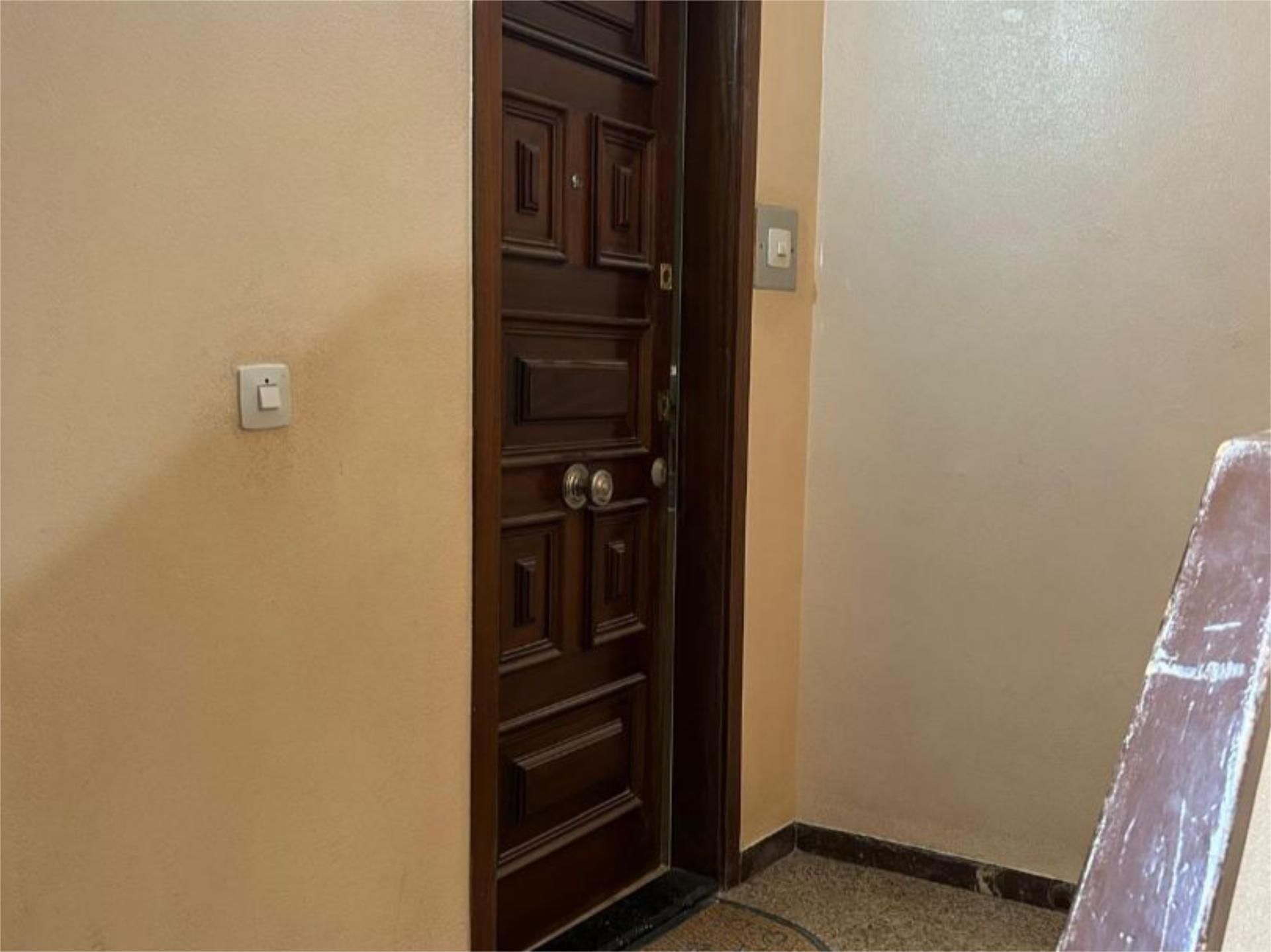 Piso en venta en Carrer D'olot, 76, Les Arenes - La Grípia Can Montllor Piso en venta en Terrassa con Balcón