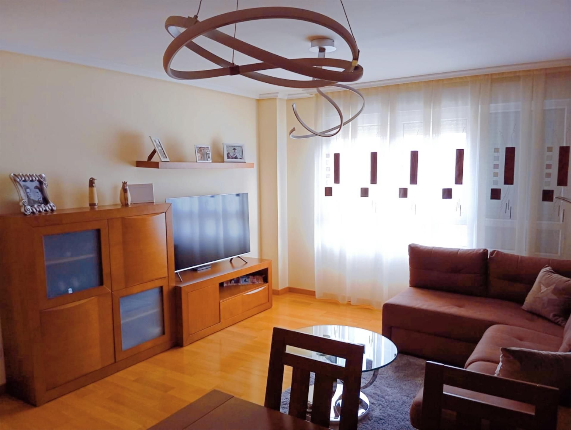 Sala de estar de Piso en venta en Palencia Capital con Calefacción, Parquet y Horno