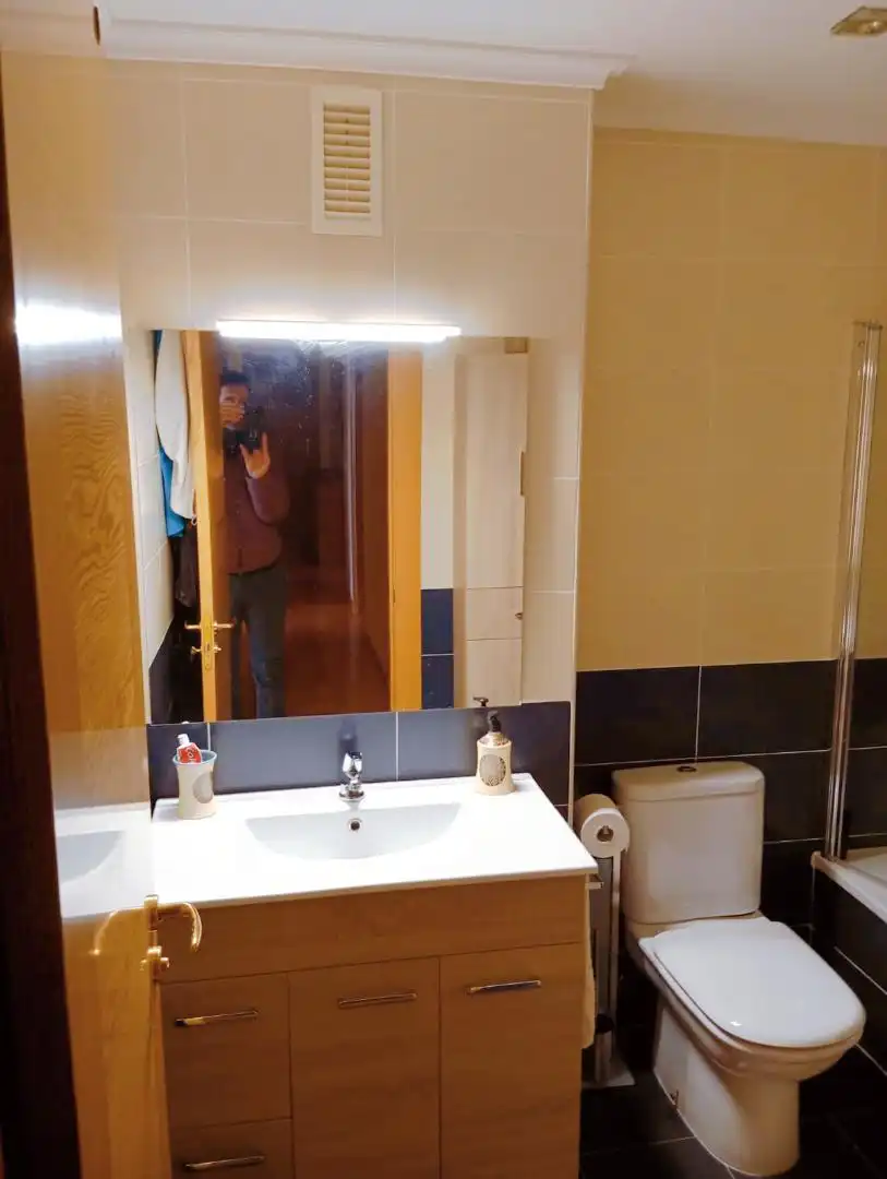 Flat for sale in Calle de Lola de la Fuente, 17, Sector 8 - Nueva Balastera Bathroom of Flat for sale in Palencia with Heating, Parquet flooring and Oven