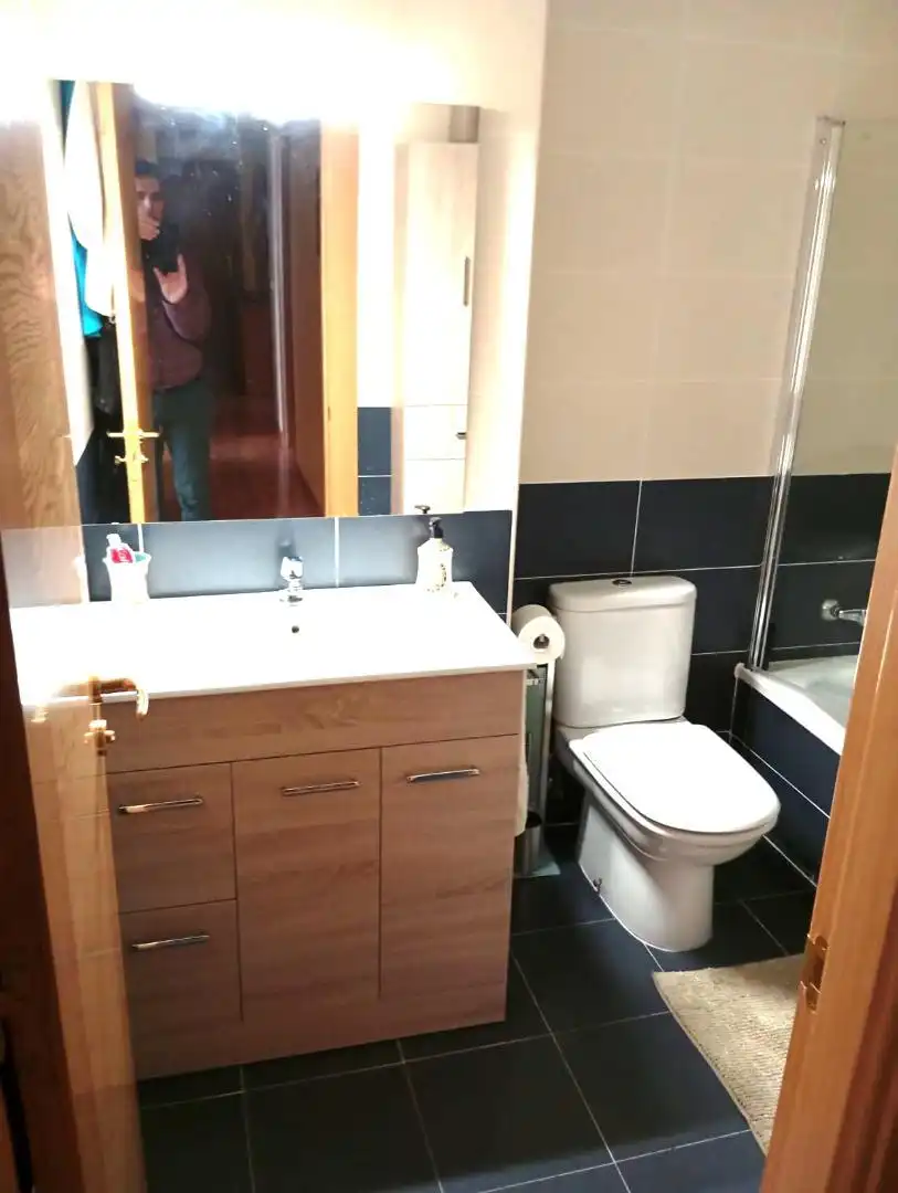 Flat for sale in Calle de Lola de la Fuente, 17, Sector 8 - Nueva Balastera Bathroom of Flat for sale in Palencia with Heating, Parquet flooring and Oven