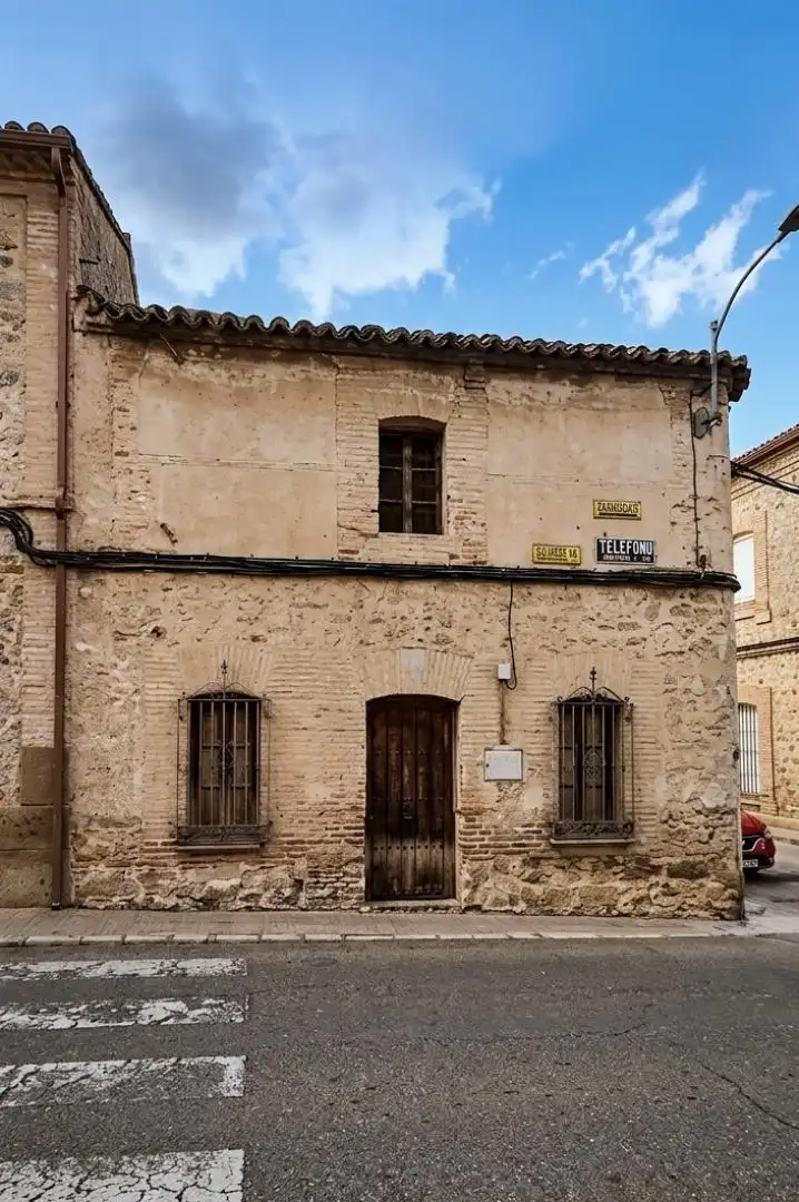 Vista exterior de Casa adosada en venda en Los Navalmorales