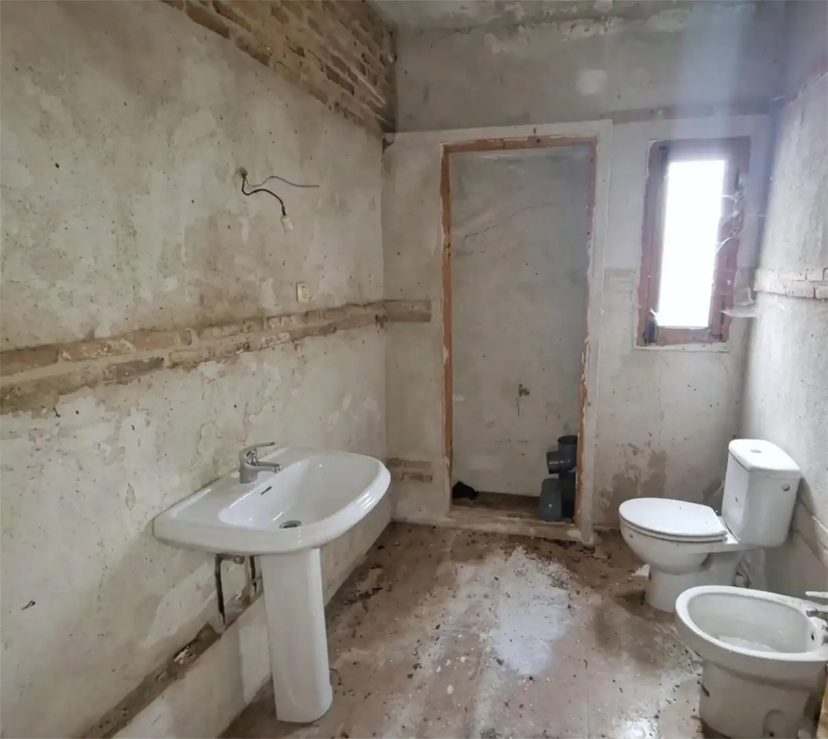 Casa adosada en venda a Calle Tomás Costa, 33, Los Navalmorales Bany de Casa adosada en venda en Los Navalmorales