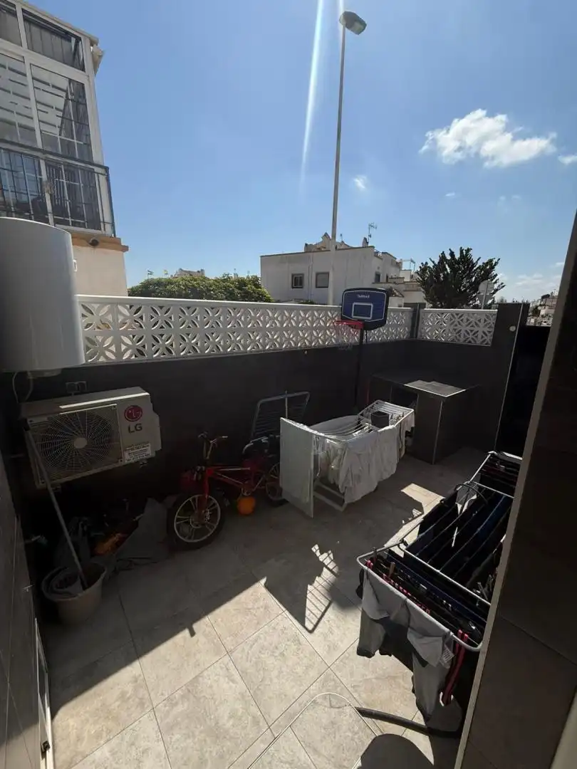 Planta baixa en venda a Calle Otelo, 25, Zona Carrefour - Urbanizaciones Vista exterior de Planta baixa en venda en Torrevieja amb Aire condicionat, Terrassa i Piscina