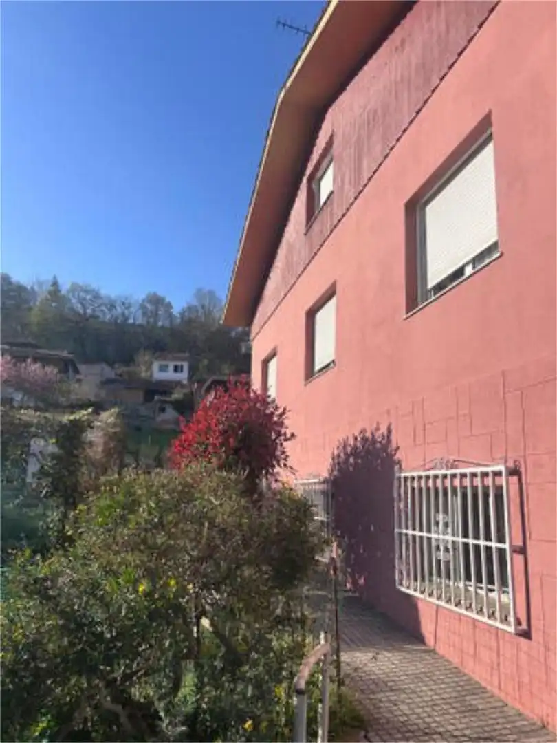 Vista exterior de Casa adosada en venda en Siero amb Terrassa