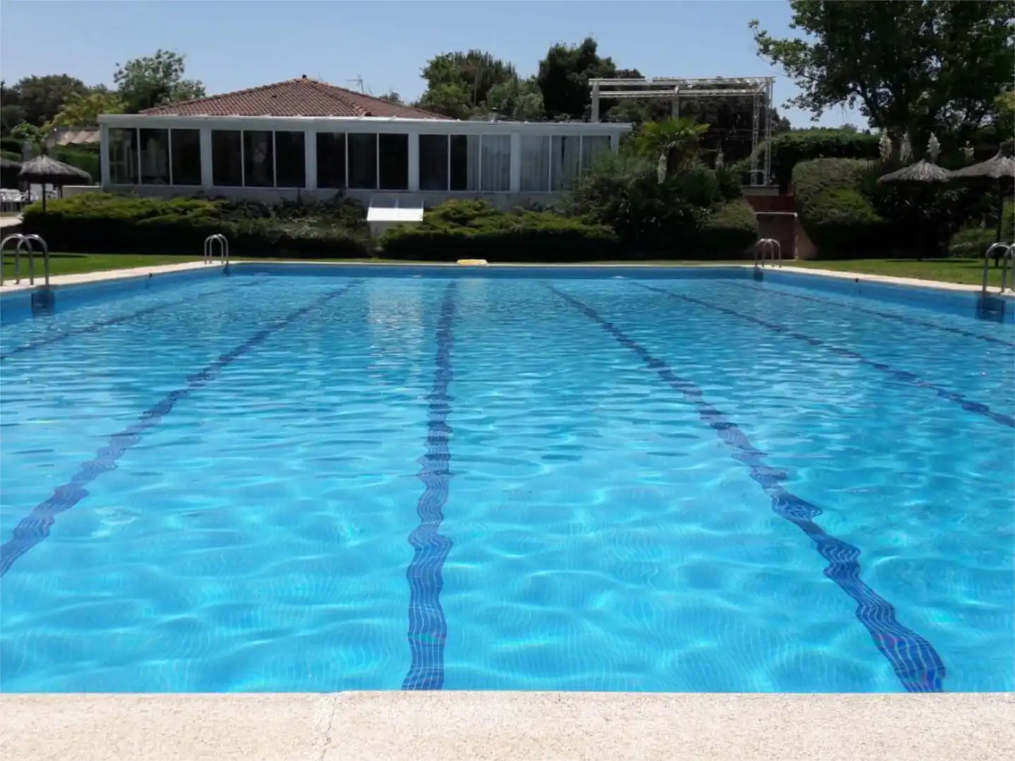Schwimmbecken von Wohnung zum Verkauf in Valdemorillo mit Heizung, Privatgarten und Terrasse