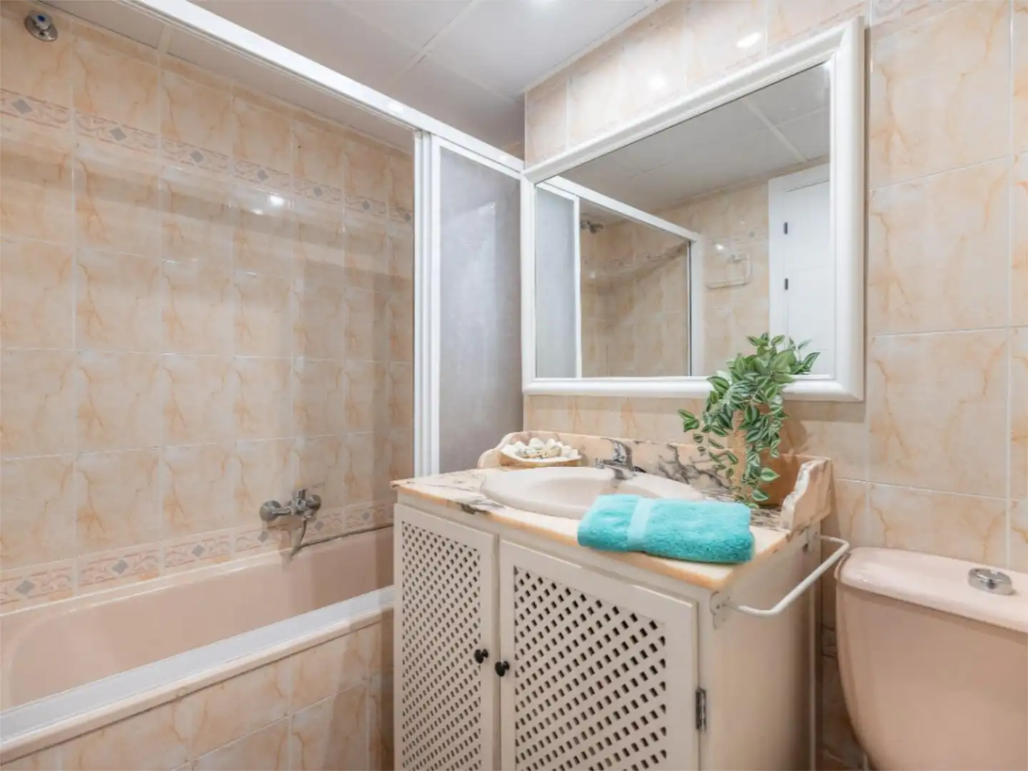 Wohnung zur Miete in Calle Loma del Paraiso, 17, Los Álamos Badezimmer von Wohnung zur Miete in Torremolinos mit Klimaanlage, Heizung und Terrasse