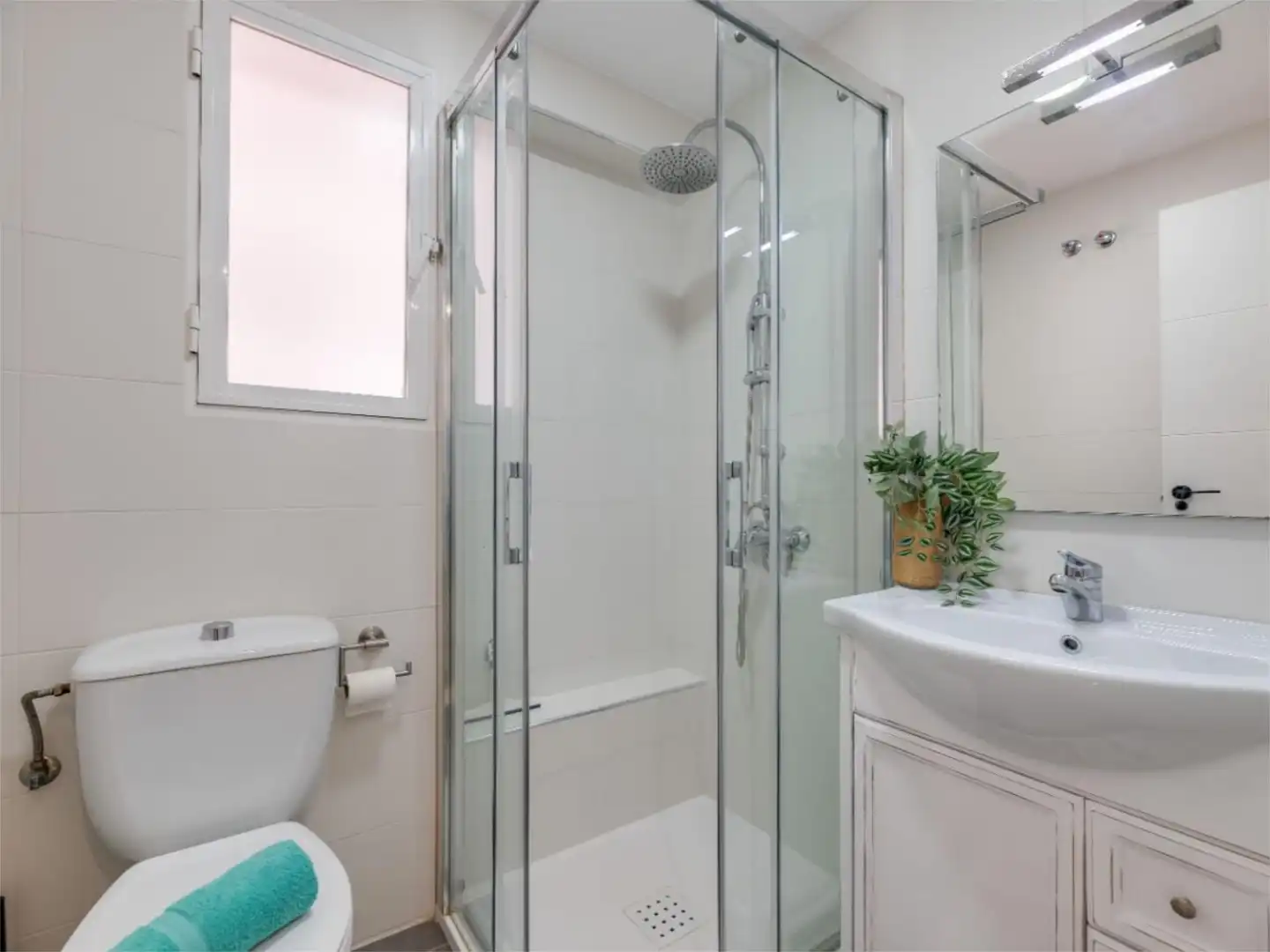 Wohnung zur Miete in Calle Loma del Paraiso, 17, Los Álamos Badezimmer von Wohnung zur Miete in Torremolinos mit Klimaanlage, Heizung und Terrasse