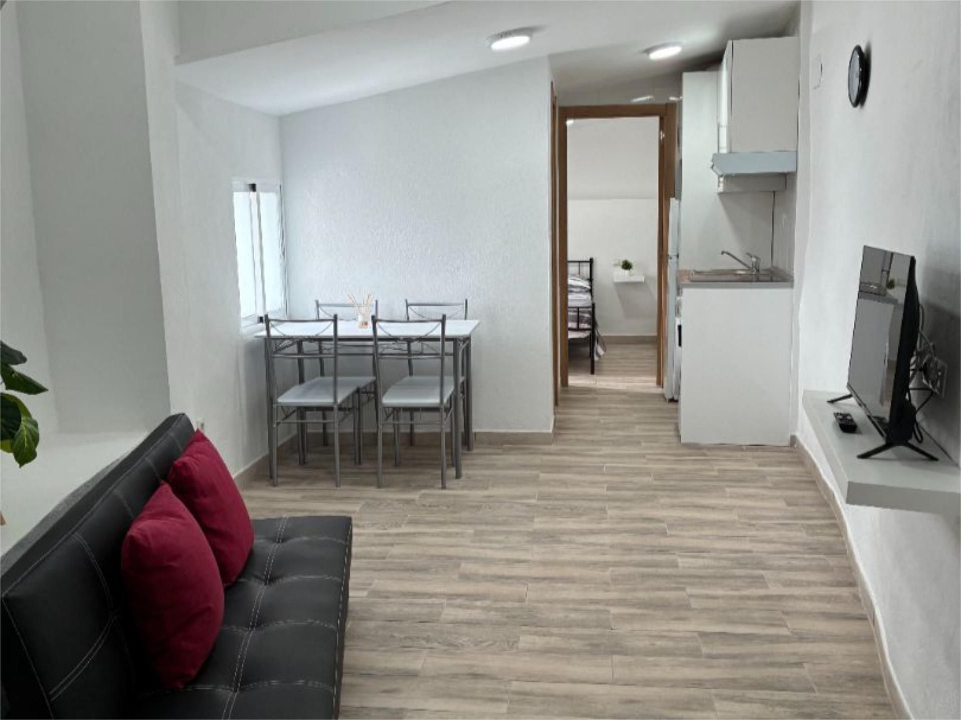 Single-family semi-detached for rent in Calle Enmedio, 3, Guaro