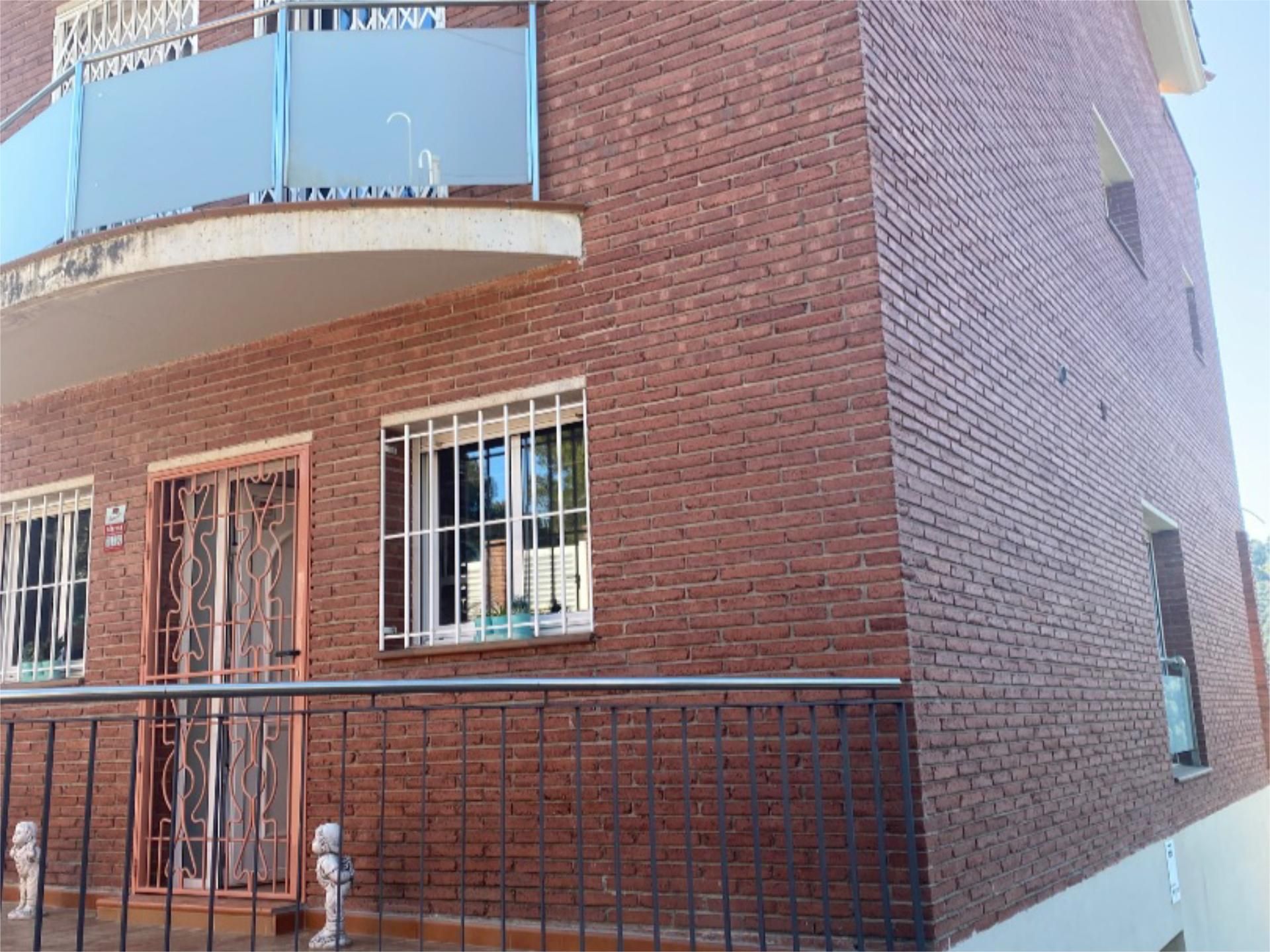 Vista exterior de Casa o chalet en venta en Corbera de Llobregat con Aire acondicionado, Terraza y Piscina