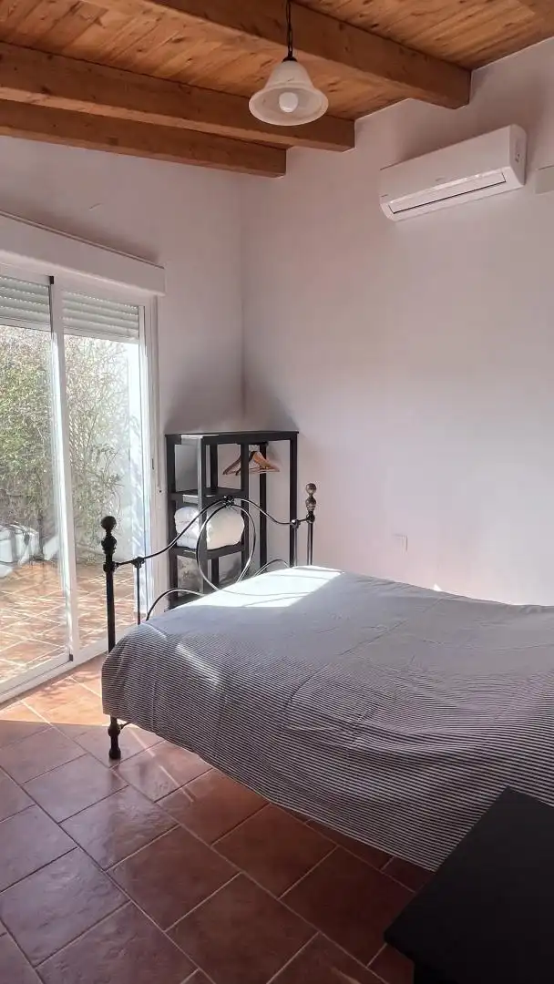 Schlafzimmer von Einfamilien-Reihenhaus zum Verkauf in Santa Marta de Magasca mit Klimaanlage und Terrasse