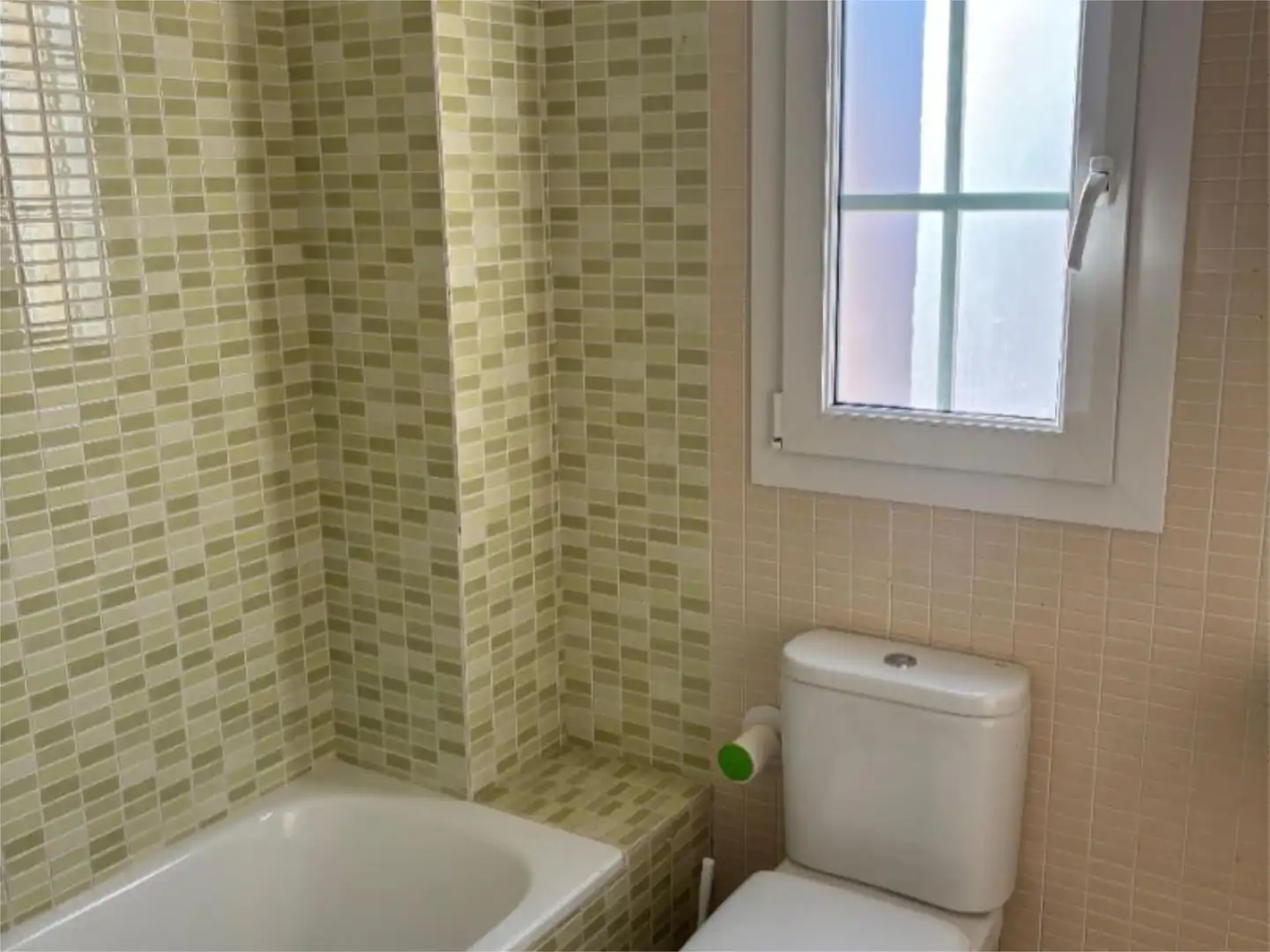 Bathroom of Houses for sale in Utrera  with Air Conditioner, Private garden and Terrace