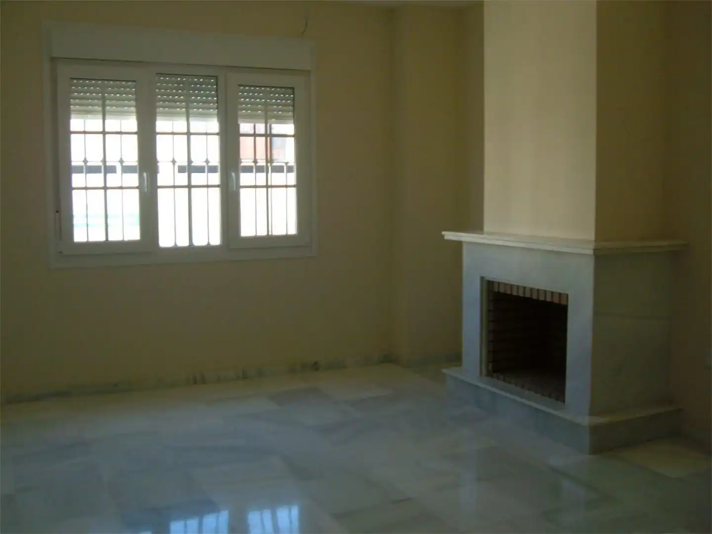 Houses for sale in Utrera  with Air Conditioner, Private garden and Terrace