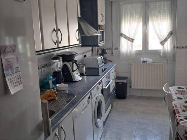 Piso en Venta en Calle Lamberto los Santos, 10 en Azagra