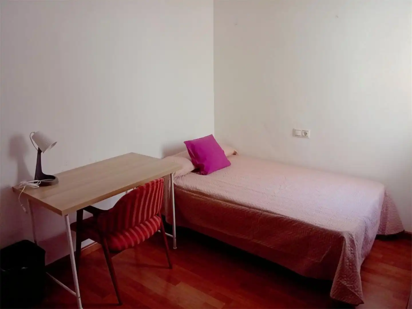 Room in Calle Regimiento la Corona, 2, Centro