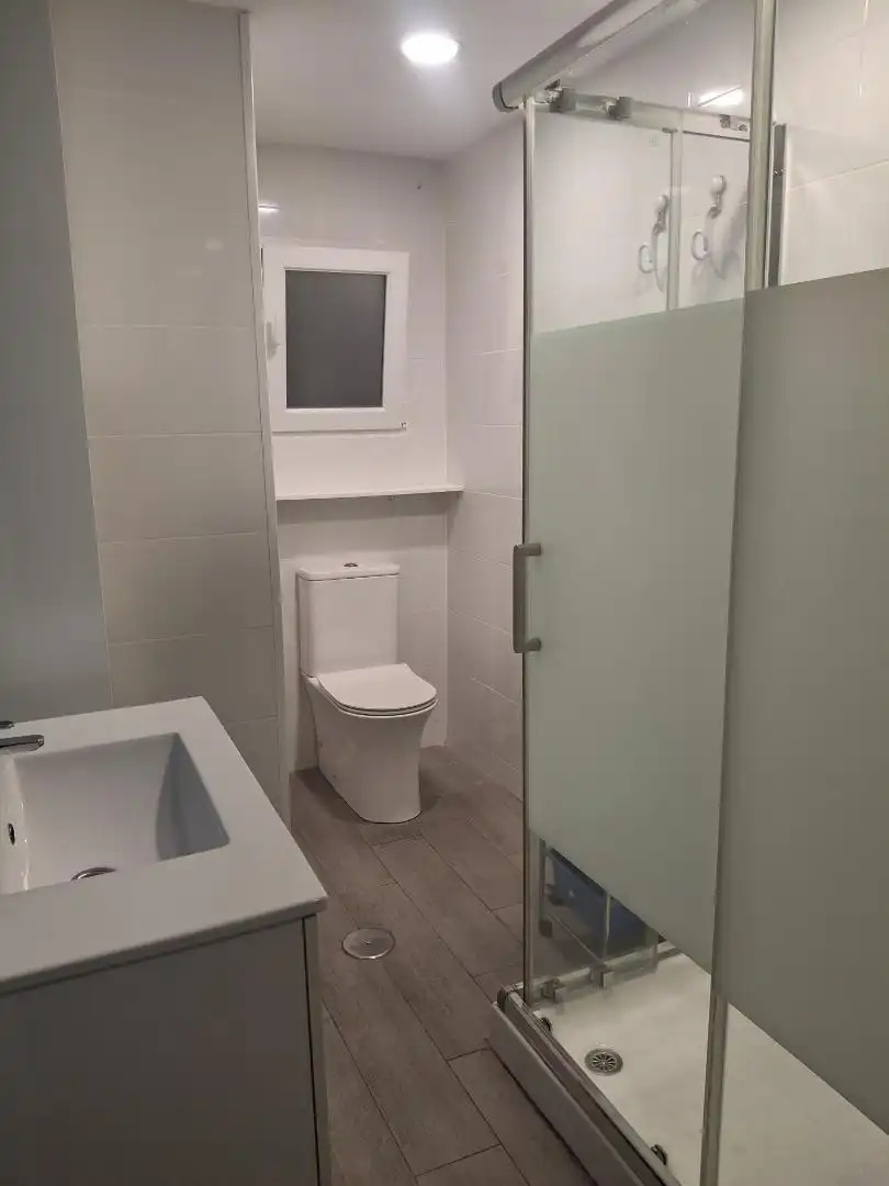 Flat for sale in Pasaje Gorbea, 7, Los Castillejos - La Trinidad Bathroom of Flat for sale in Málaga with Parquet flooring, Terrace and Balcony