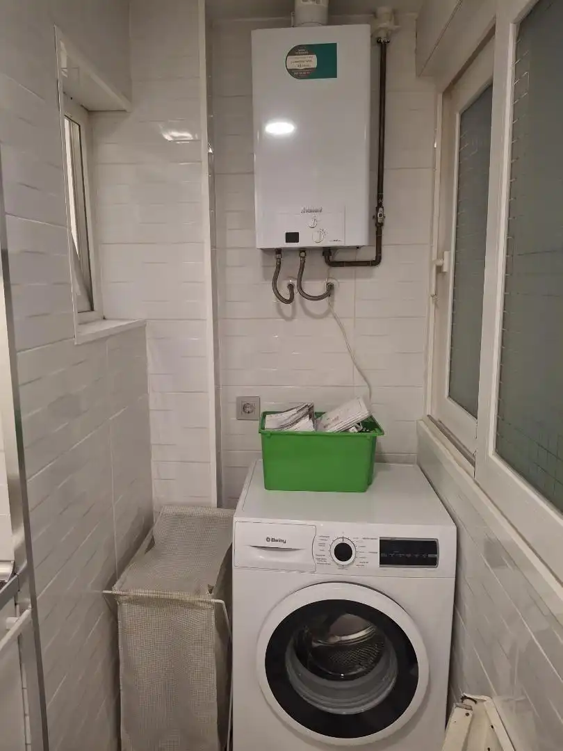 Flat for sale in Pasaje Gorbea, 7, Los Castillejos - La Trinidad Bathroom of Flat for sale in Málaga with Parquet flooring, Terrace and Balcony