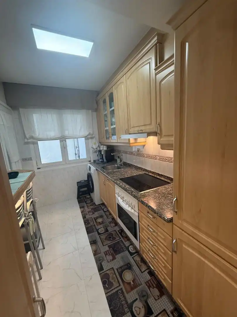 Piso en venta en Avenida das Mariñas, 346, Perillo Cocina de Piso en venta en Oleiros con Calefacción, Parquet y Amueblado