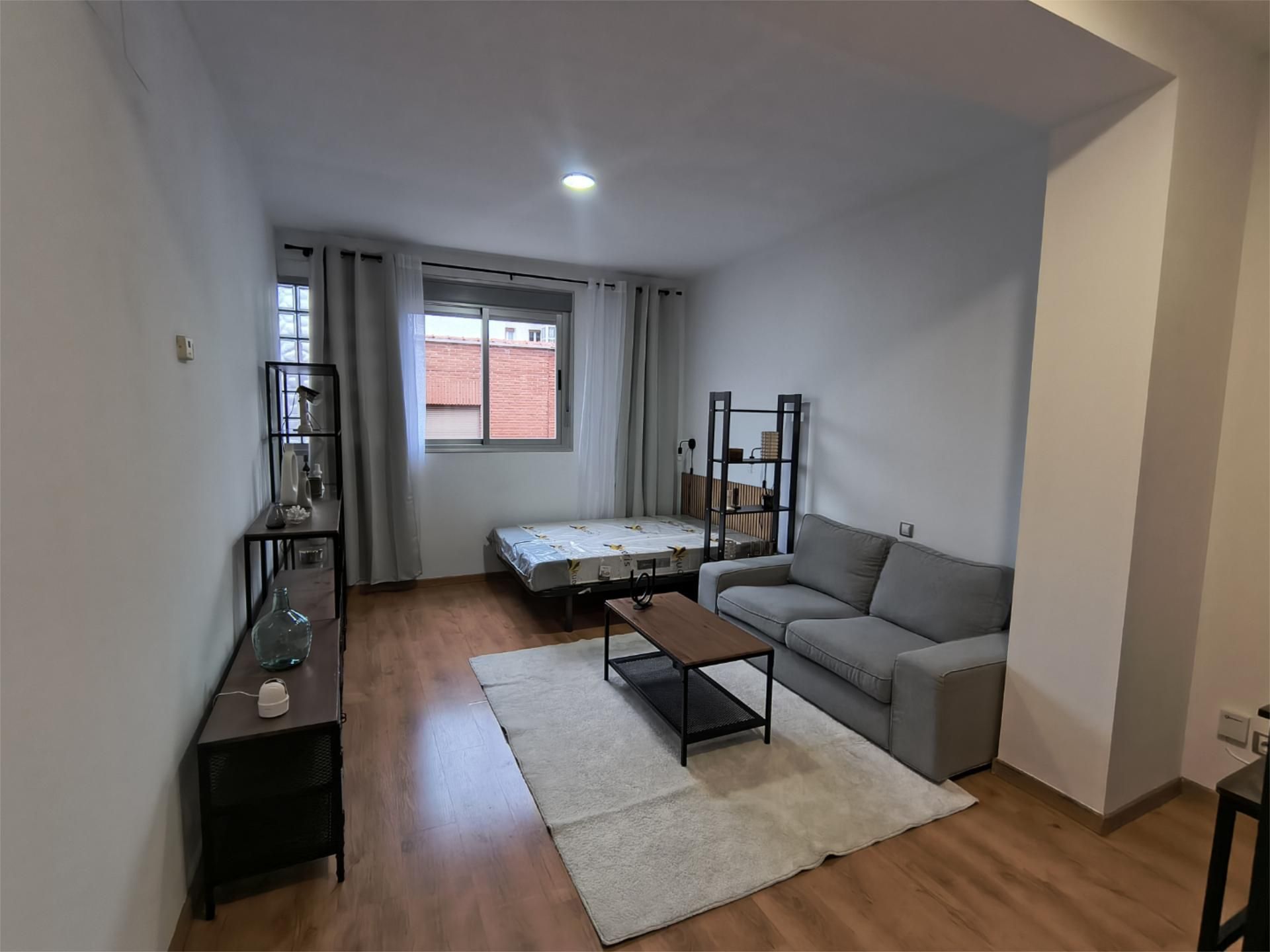 Dormitori de Pis de lloguer en  Madrid Capital amb Traster, Moblat i Videoporter