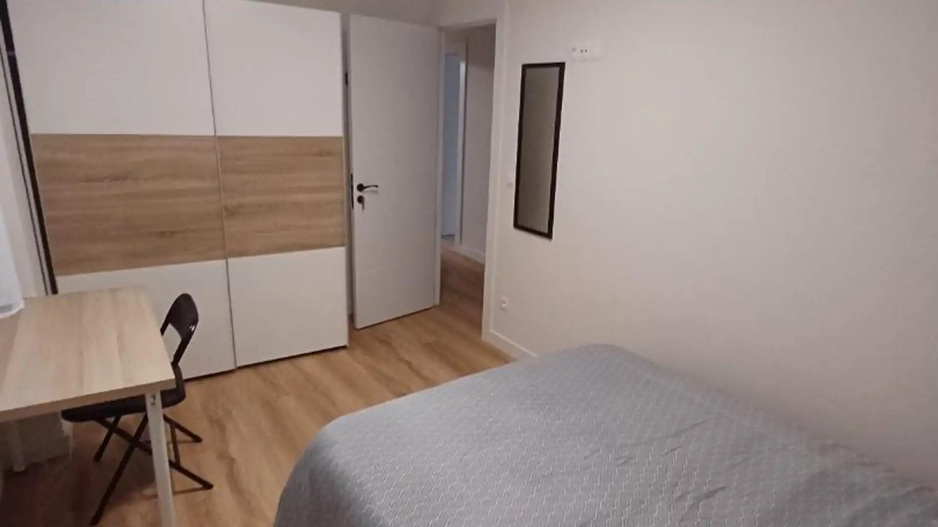 Bedroom of Flat for share in Torrelavega   with Heating, Parquet flooring and Furnished