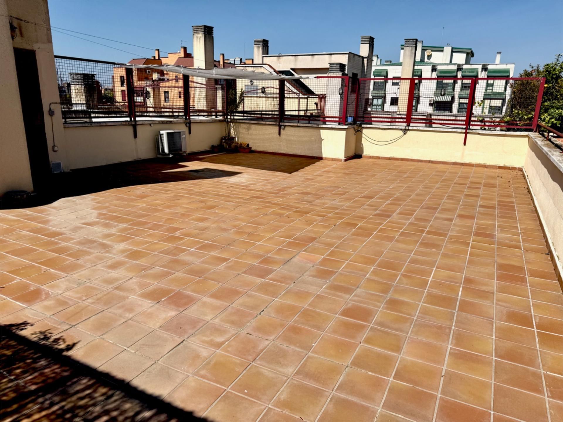 Àtic de lloguer a Calle Rutilo, 9, San Fermín Terrassa de Àtic de lloguer en Madrid Capital amb Aire condicionat, Terrassa i Piscina