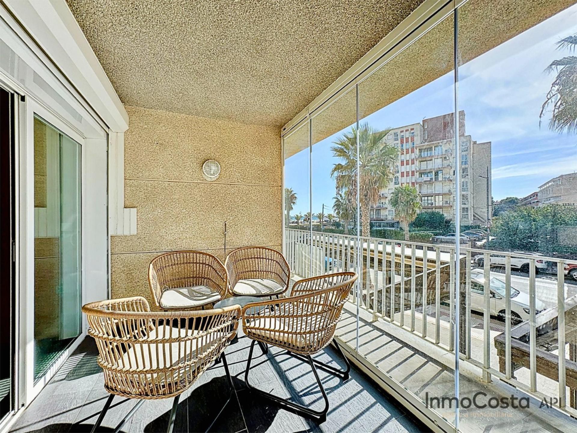 Terrassa de Pis en venda en L'Estartit amb Aire condicionat, Piscina i Balcó